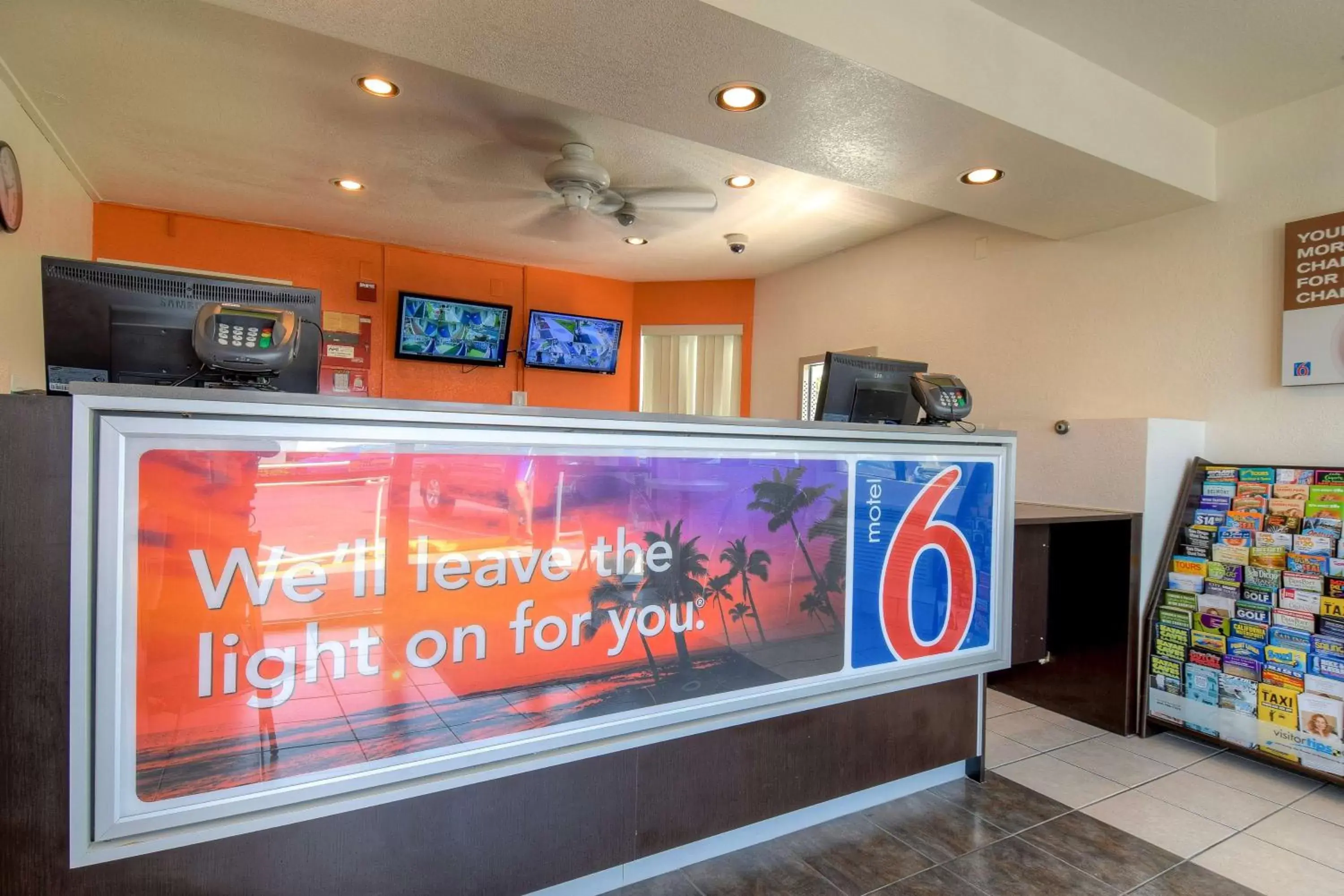 Lobby or reception in Motel 6-El Cajon, CA - San Diego