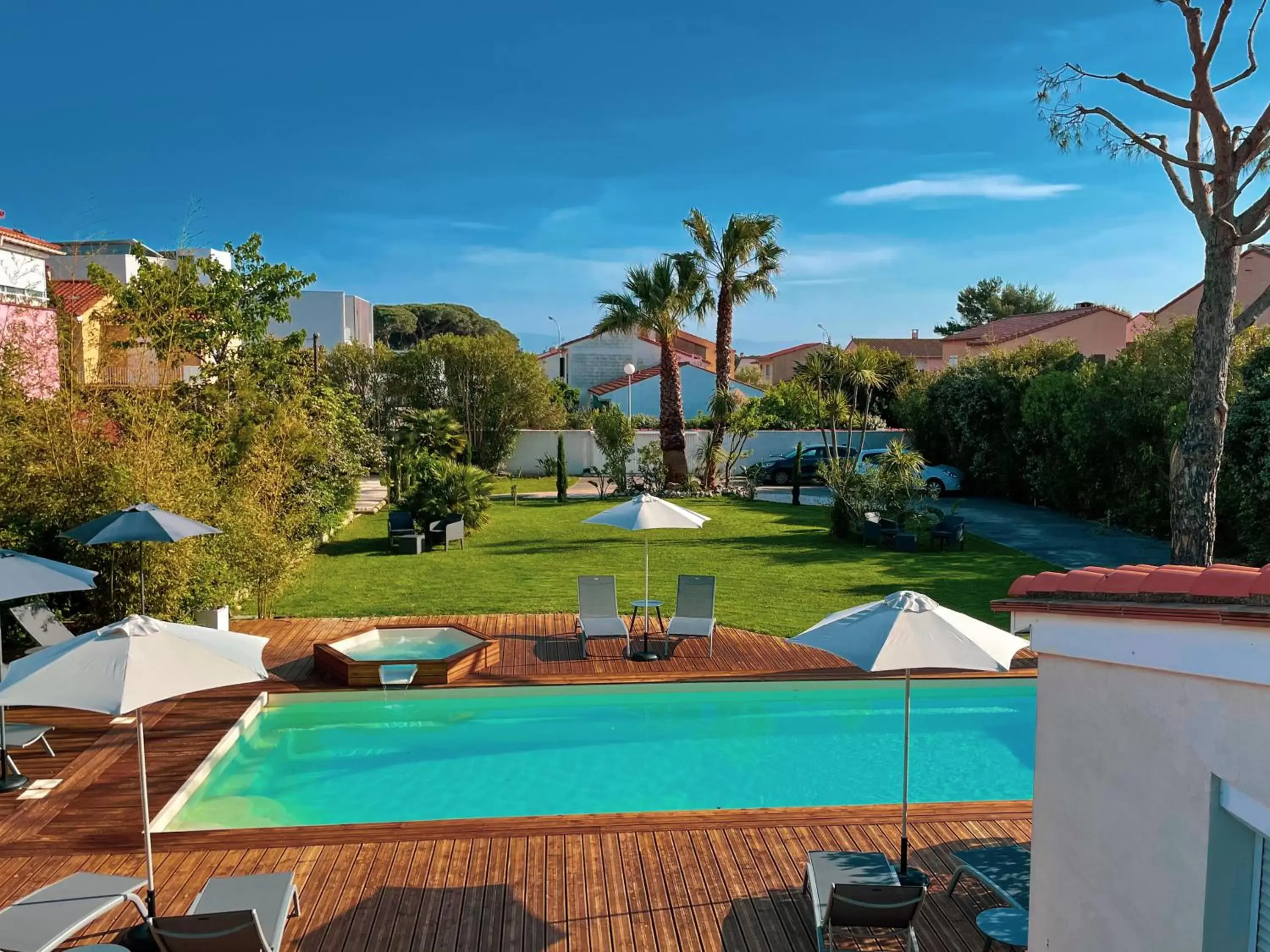 Garden, Swimming Pool in Domaine Le Courti