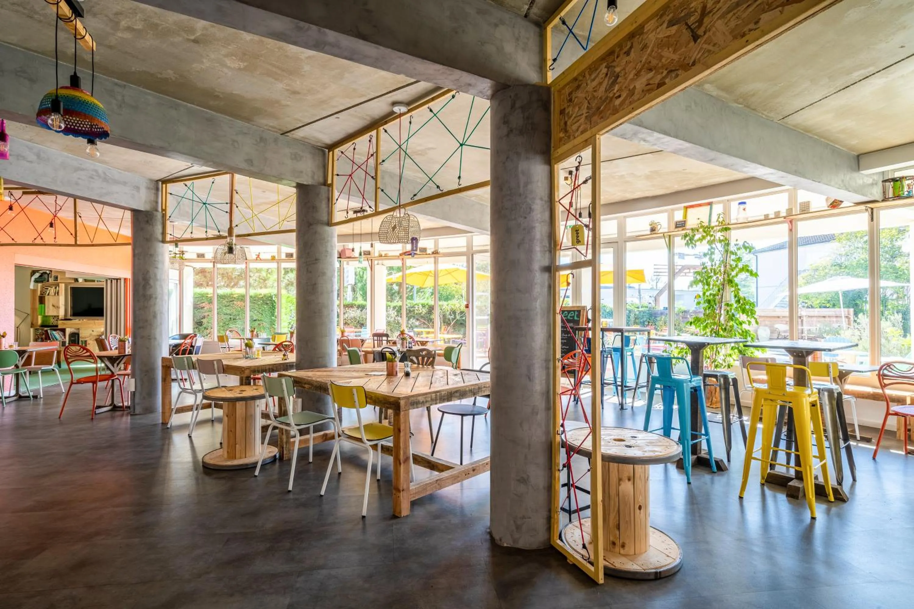 Patio in greet Hotel Bordeaux Aeroport
