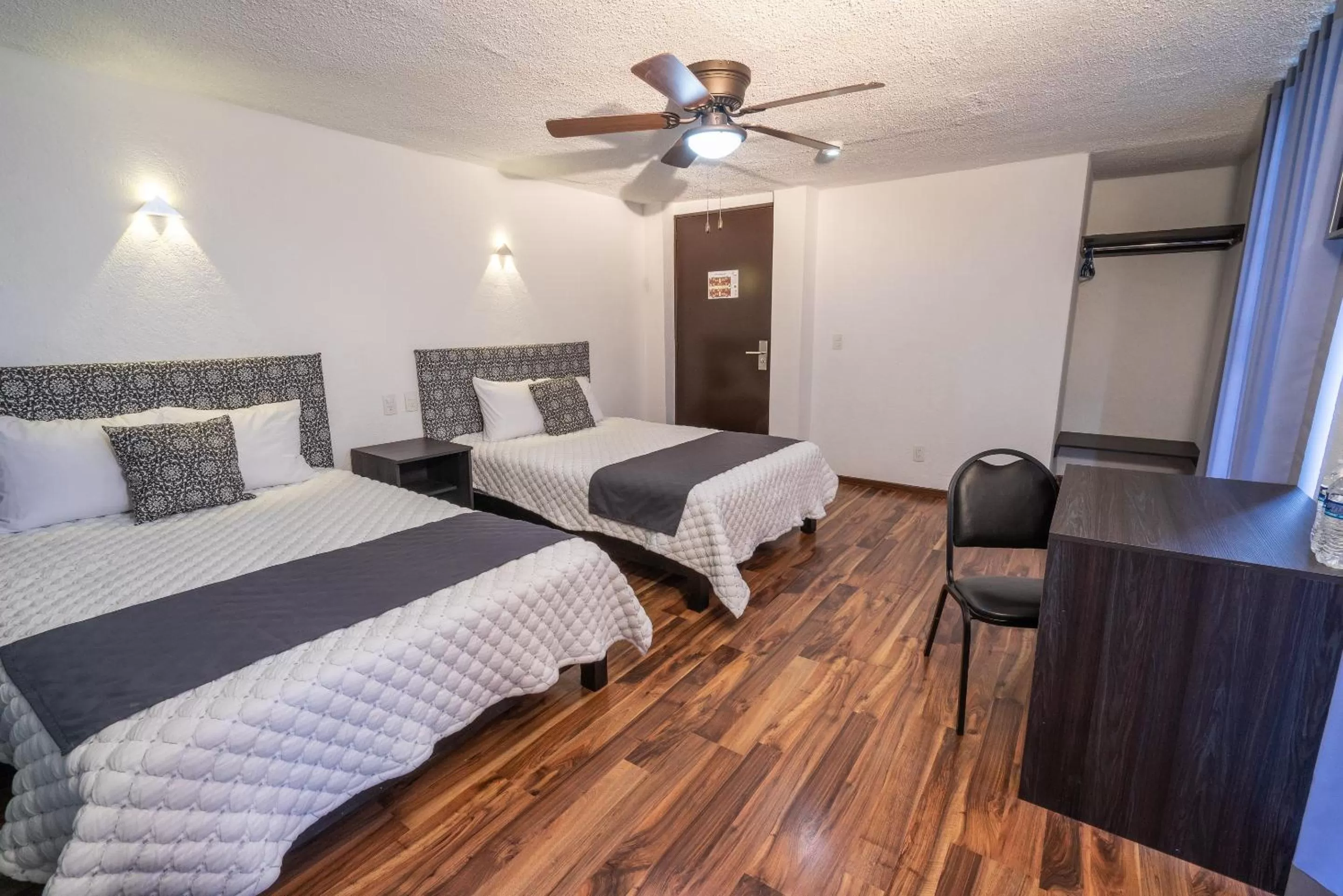 Photo of the whole room, Bed in Hotel delf-inn