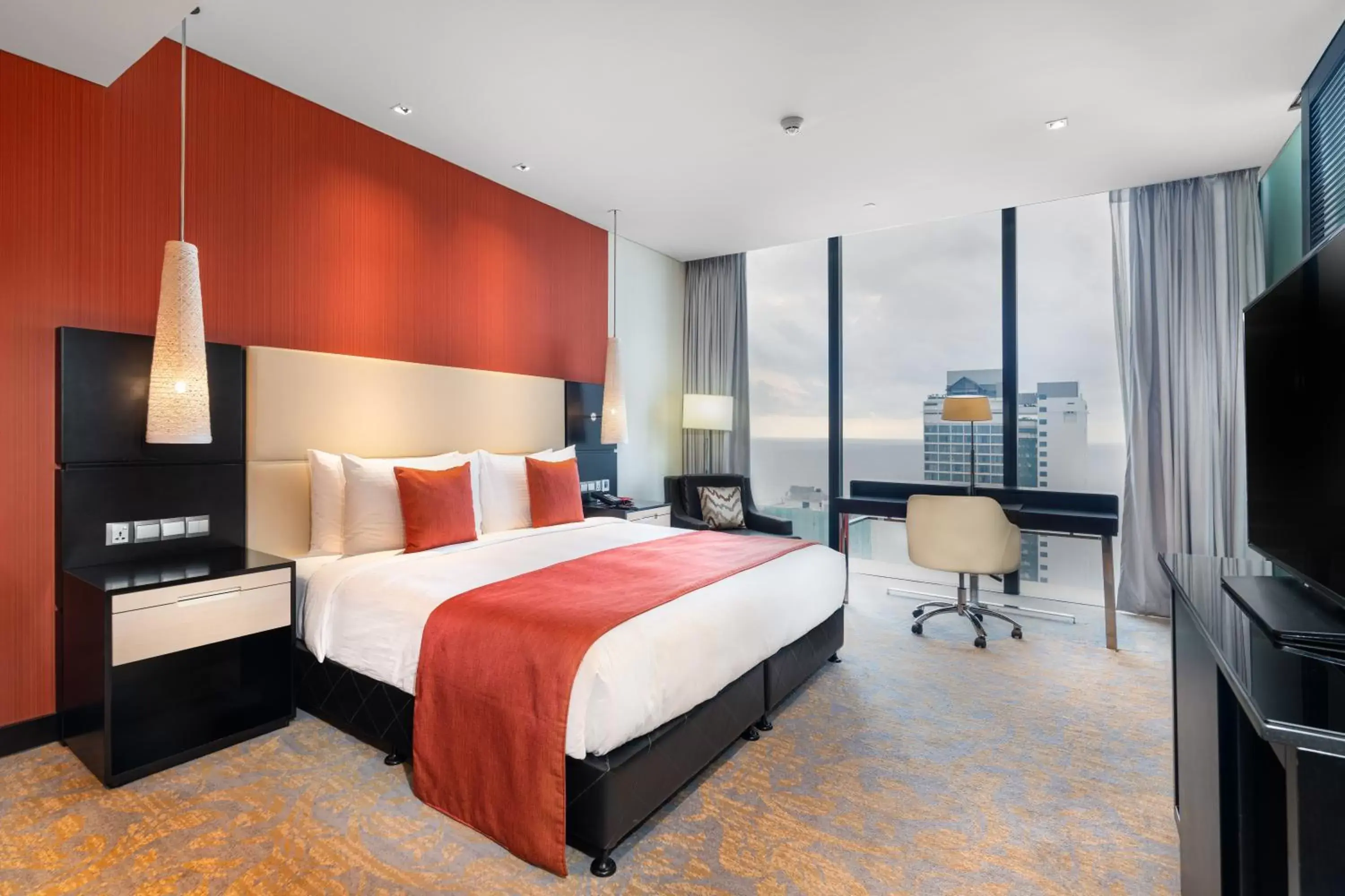 Superior King Room with Ocean View in Movenpick Hotel Colombo Superior King Room with Ocean View in Movenpick Hotel Colombo