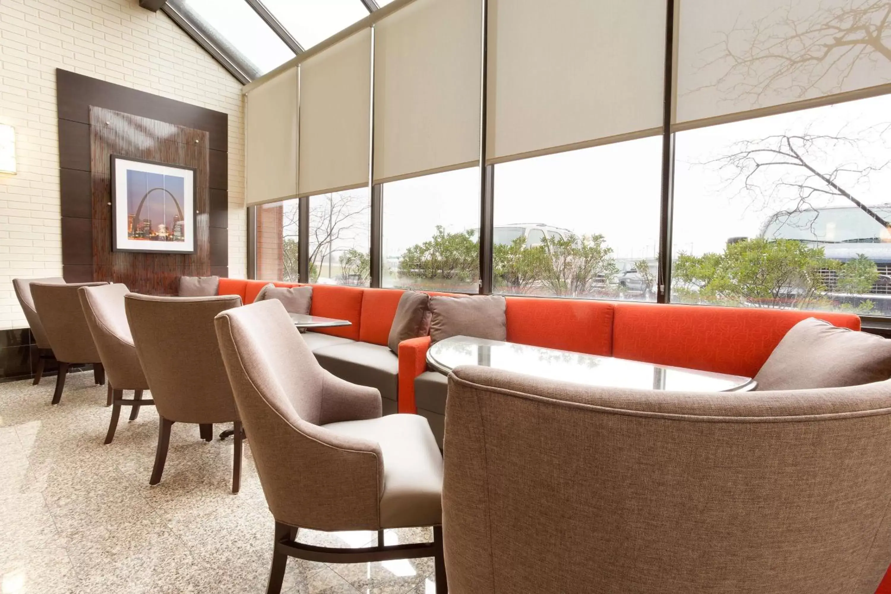 Lobby or reception, Lounge/Bar in Drury Inn & Suites St. Louis Airport