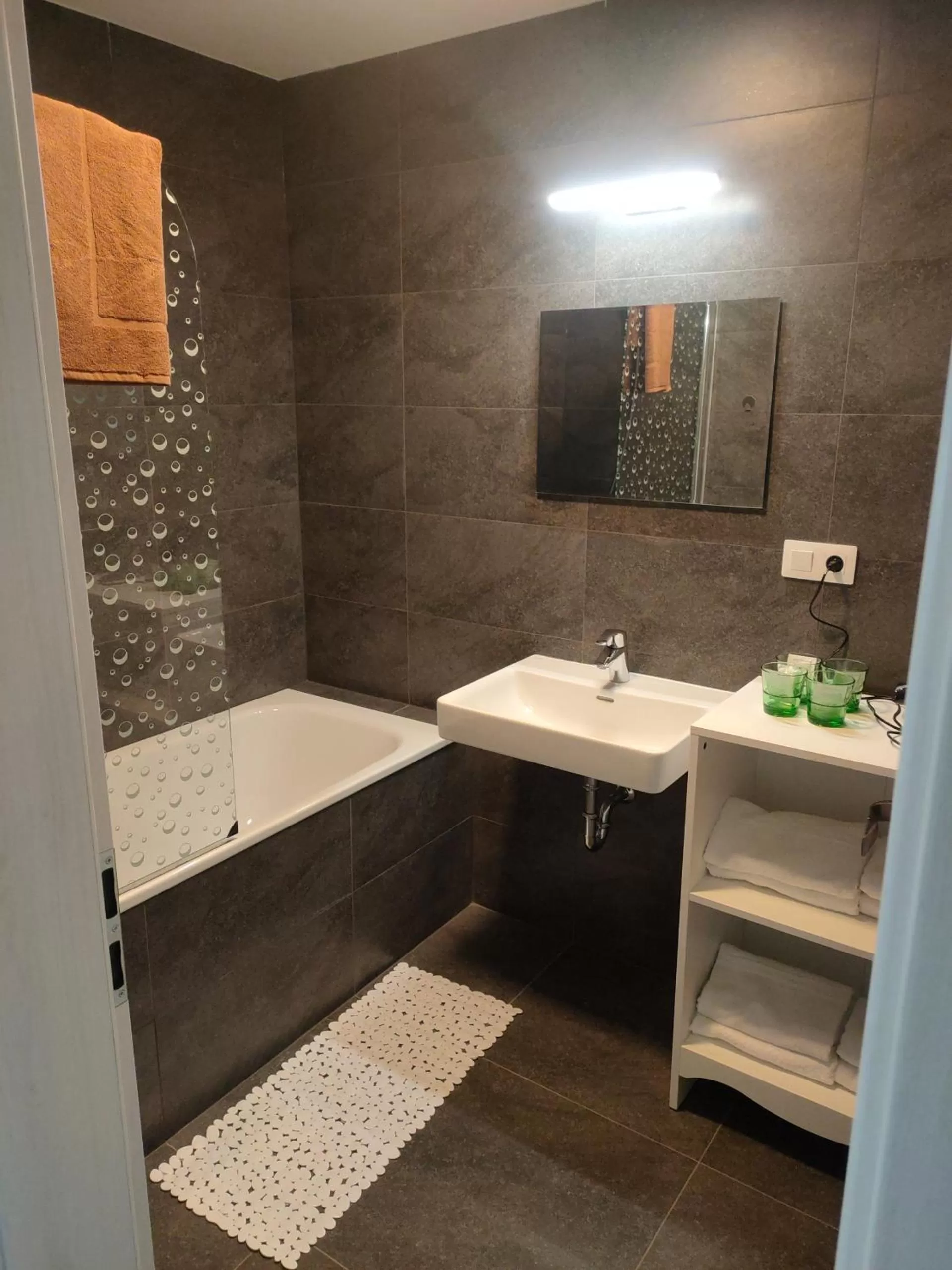 Sun-House Pension - ParkingFree Limited spaces-