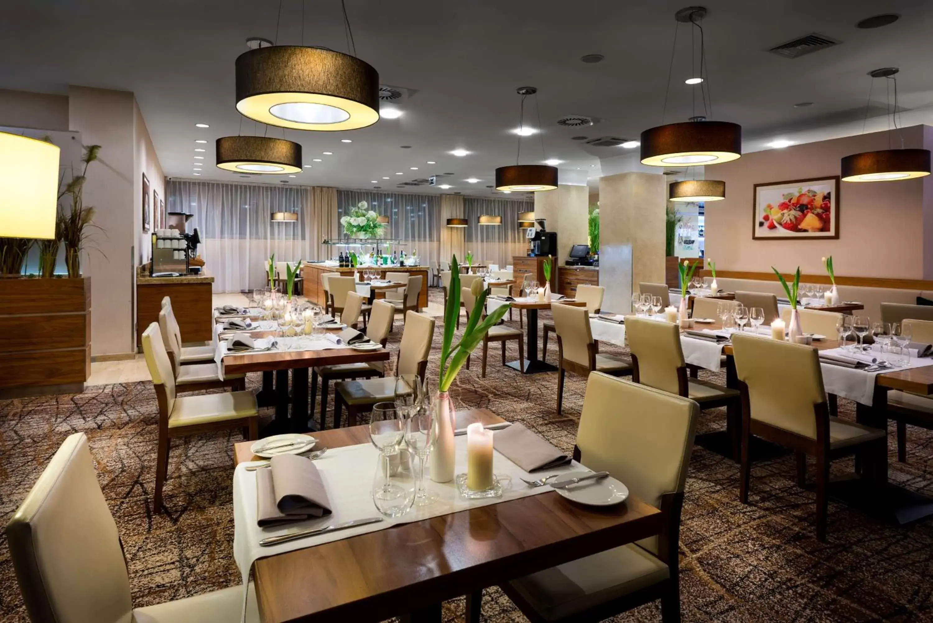 Dining area, Restaurant/Places to Eat in Hilton Garden Inn Krakow