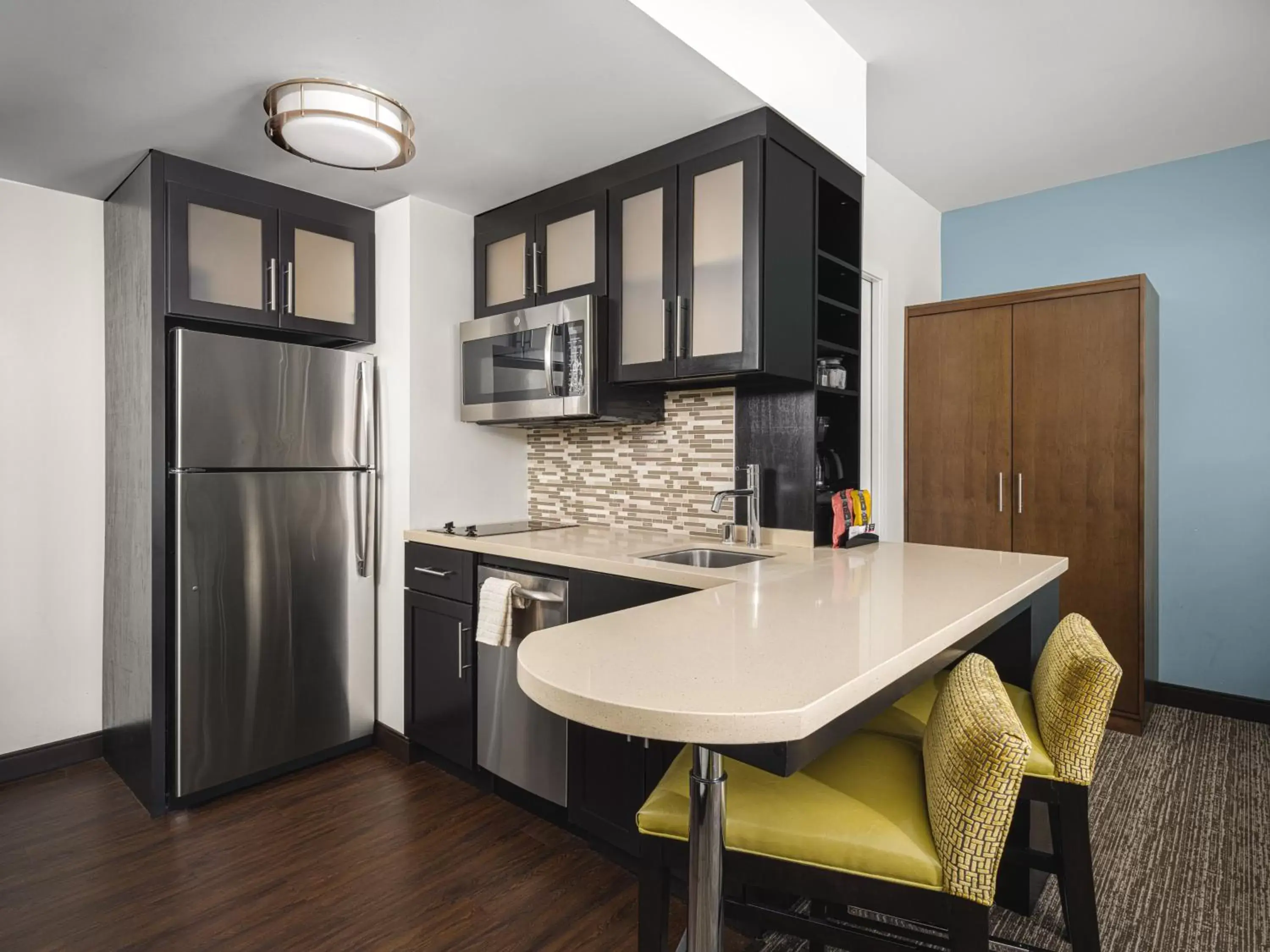 Bedroom, Kitchen/Kitchenette in Staybridge Suites Seattle - South Lake Union, an IHG Hotel
