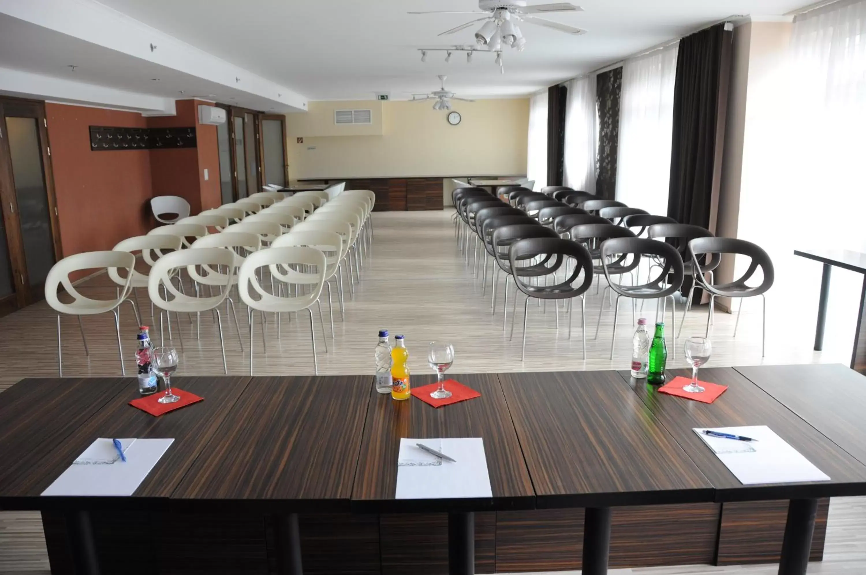 Business facilities, Business Area/Conference Room in Green Hotel Budapest