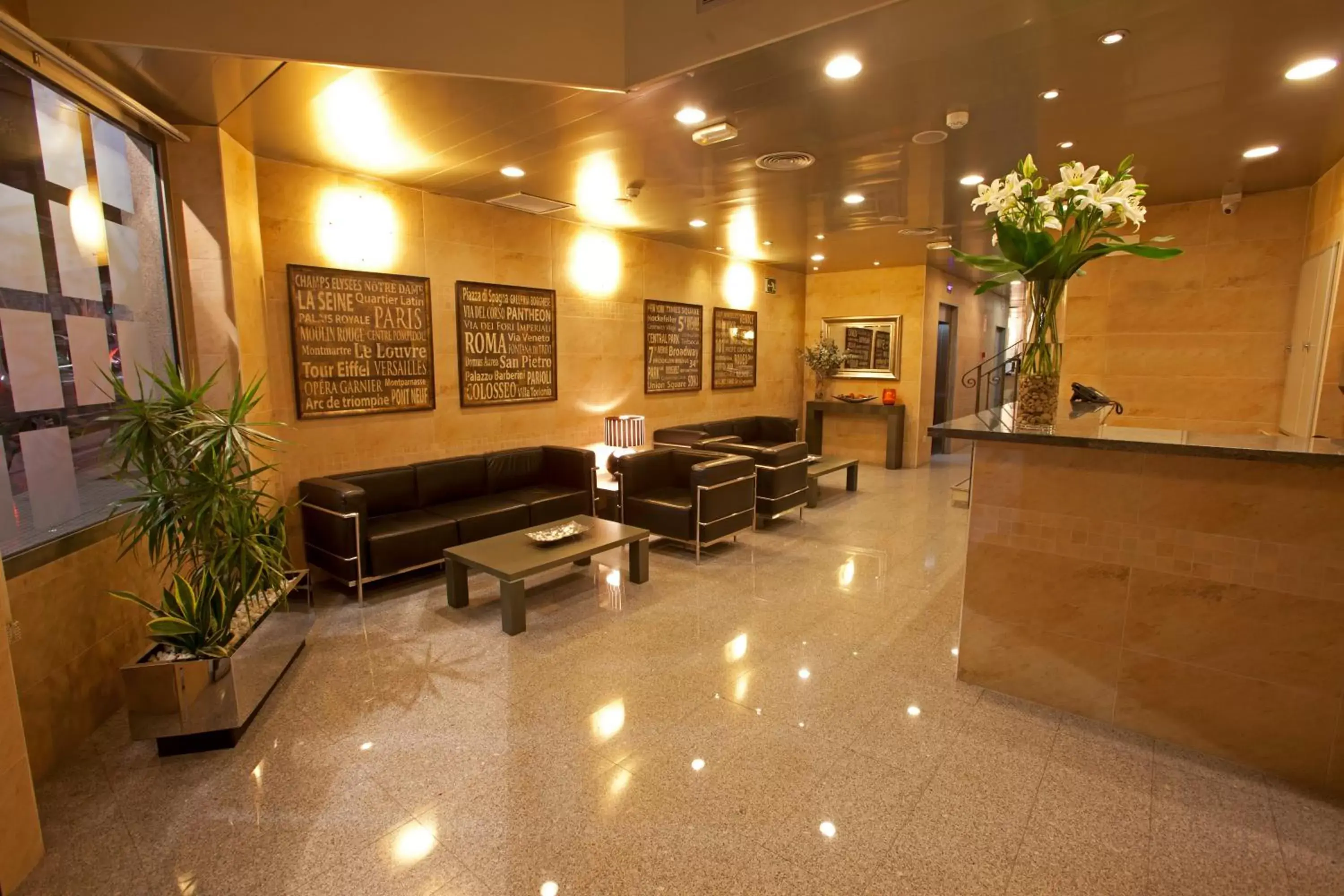 Lobby or reception in La City Estación