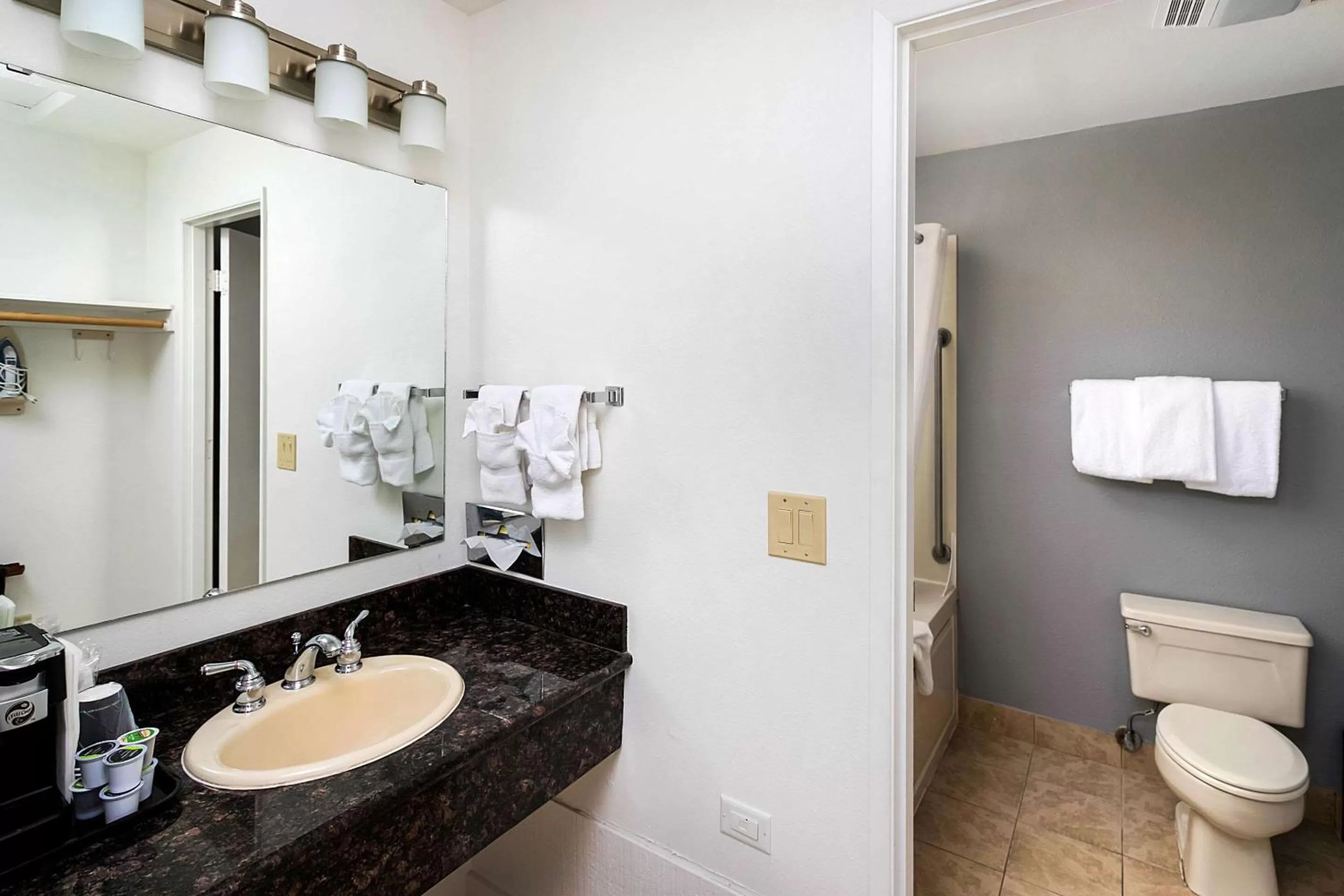 Bedroom in Clarion Inn Surfrider Resort