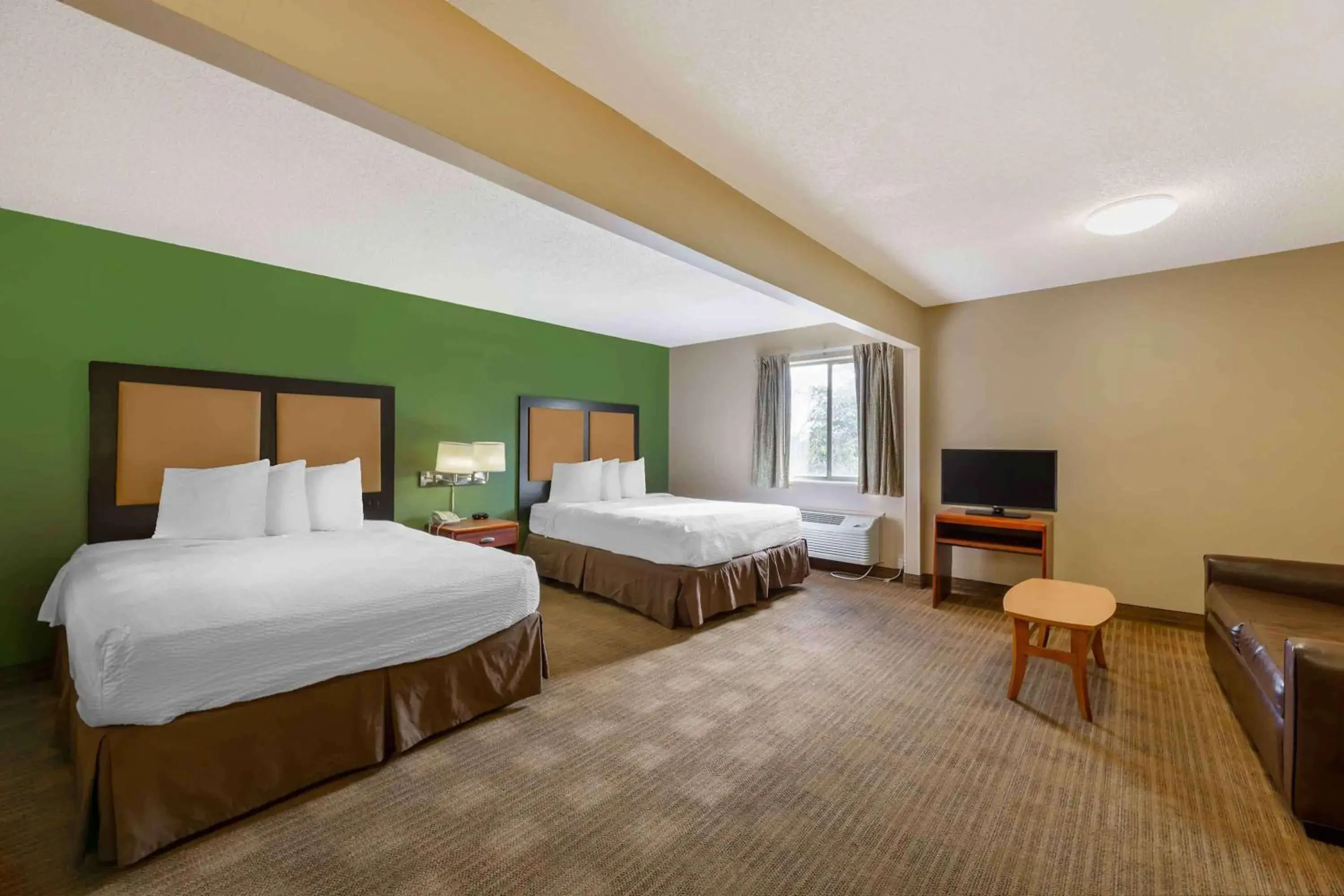 Bedroom in Extended Stay America Suites - Cincinnati - Blue Ash - Reagan Hwy