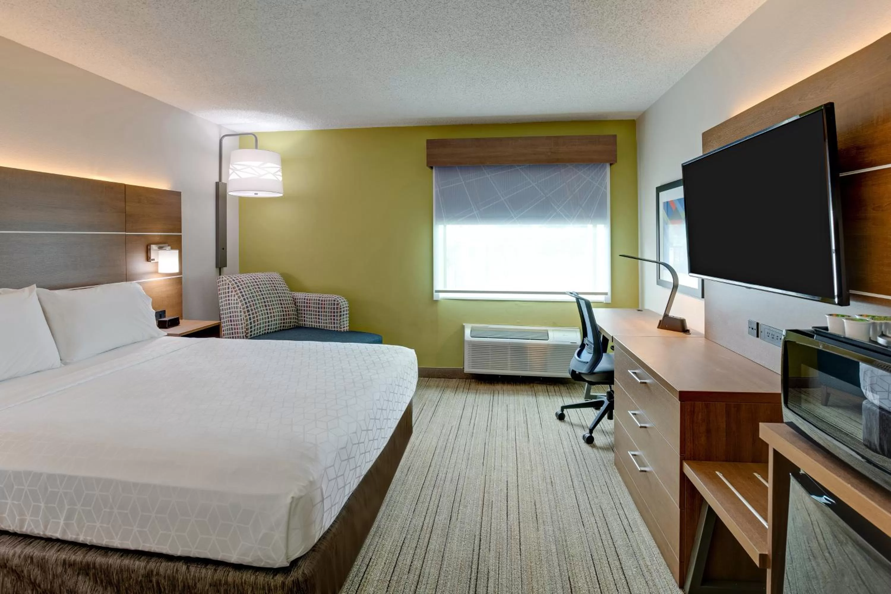 Photo of the whole room, Bed in Holiday Inn Express Nashville W-I40 by IHG