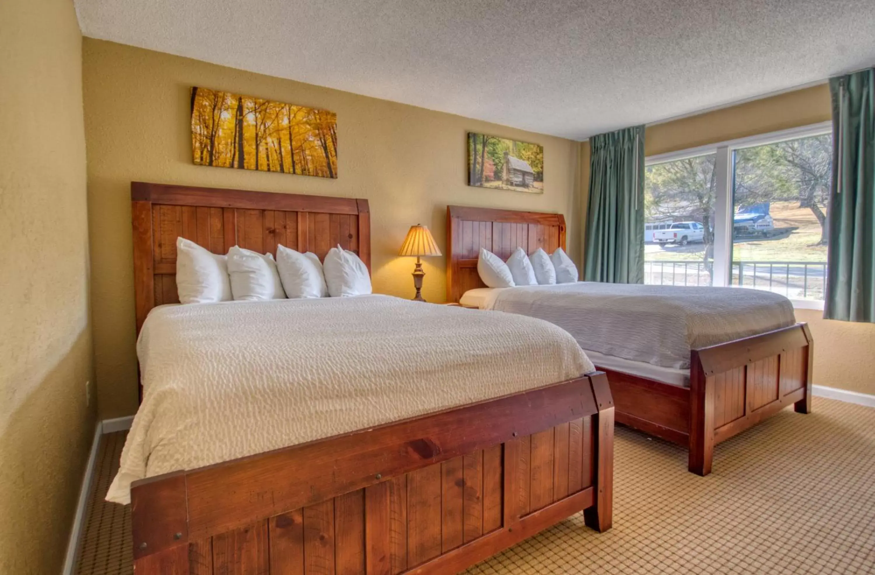 Bedroom, Bed in Tremont Lodge & Resort