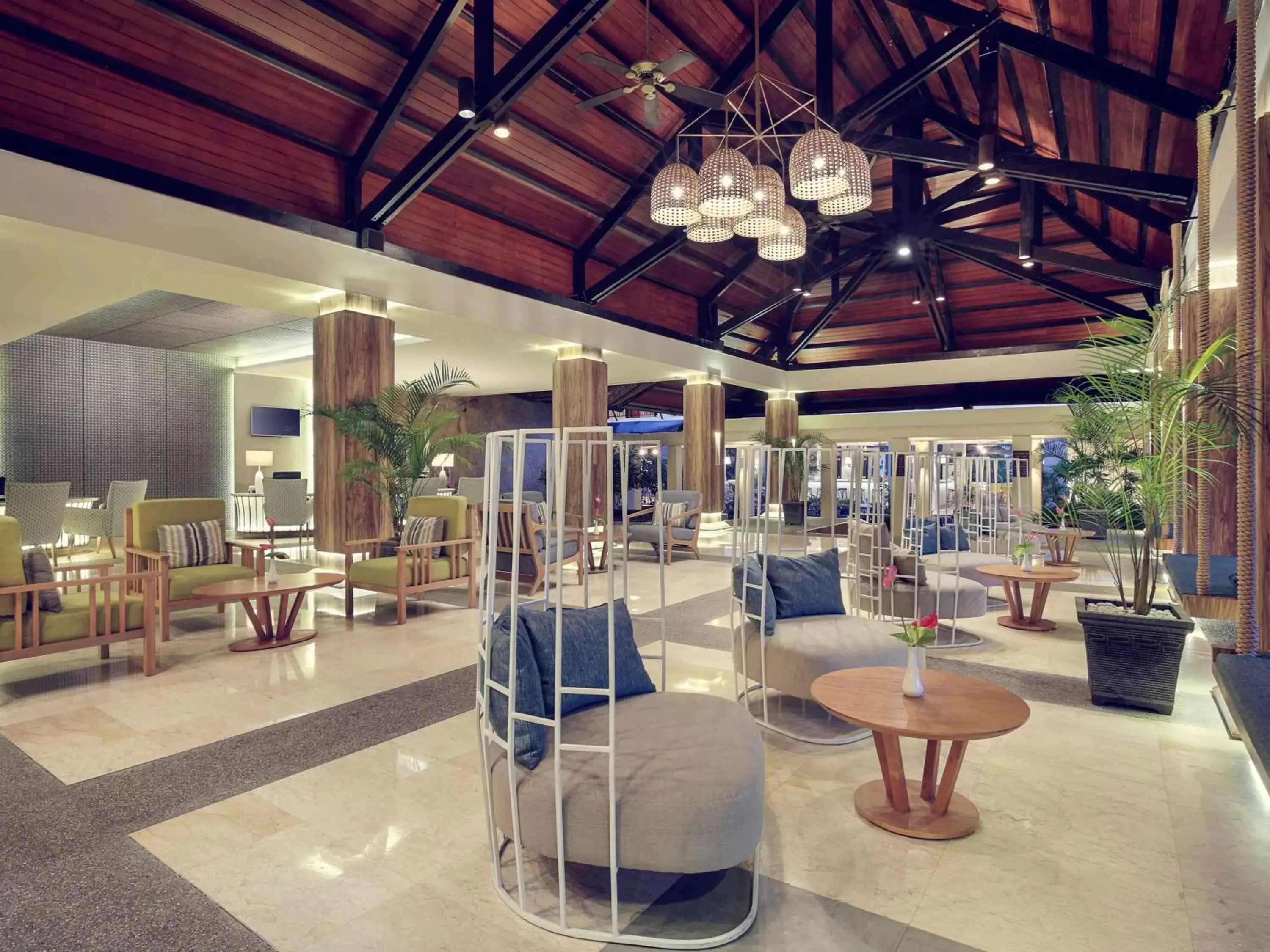 Property building, Restaurant/Places to Eat in Mercure Manado Tateli Resort and Convention