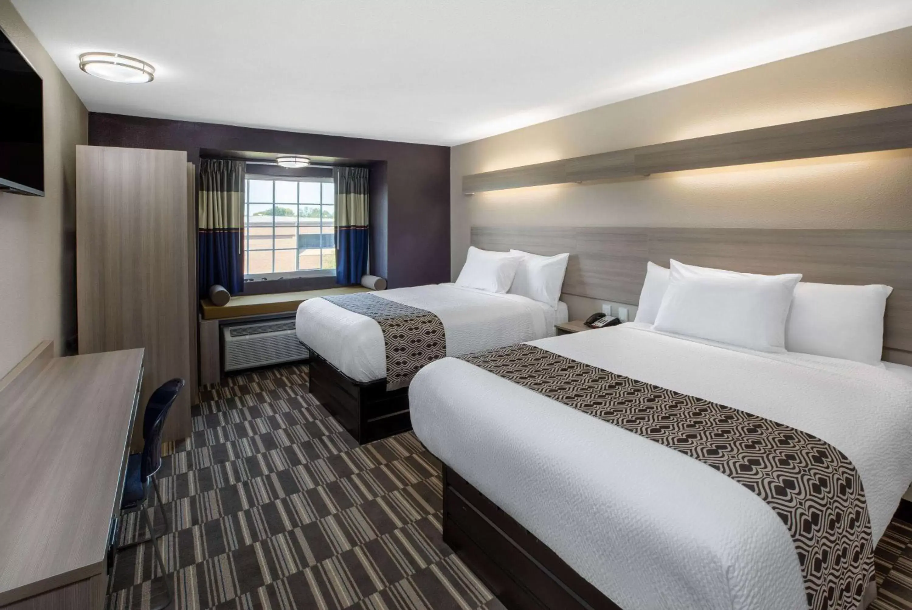 Photo of the whole room, Bed in Microtel Inn & Suites by Wyndham Bossier City