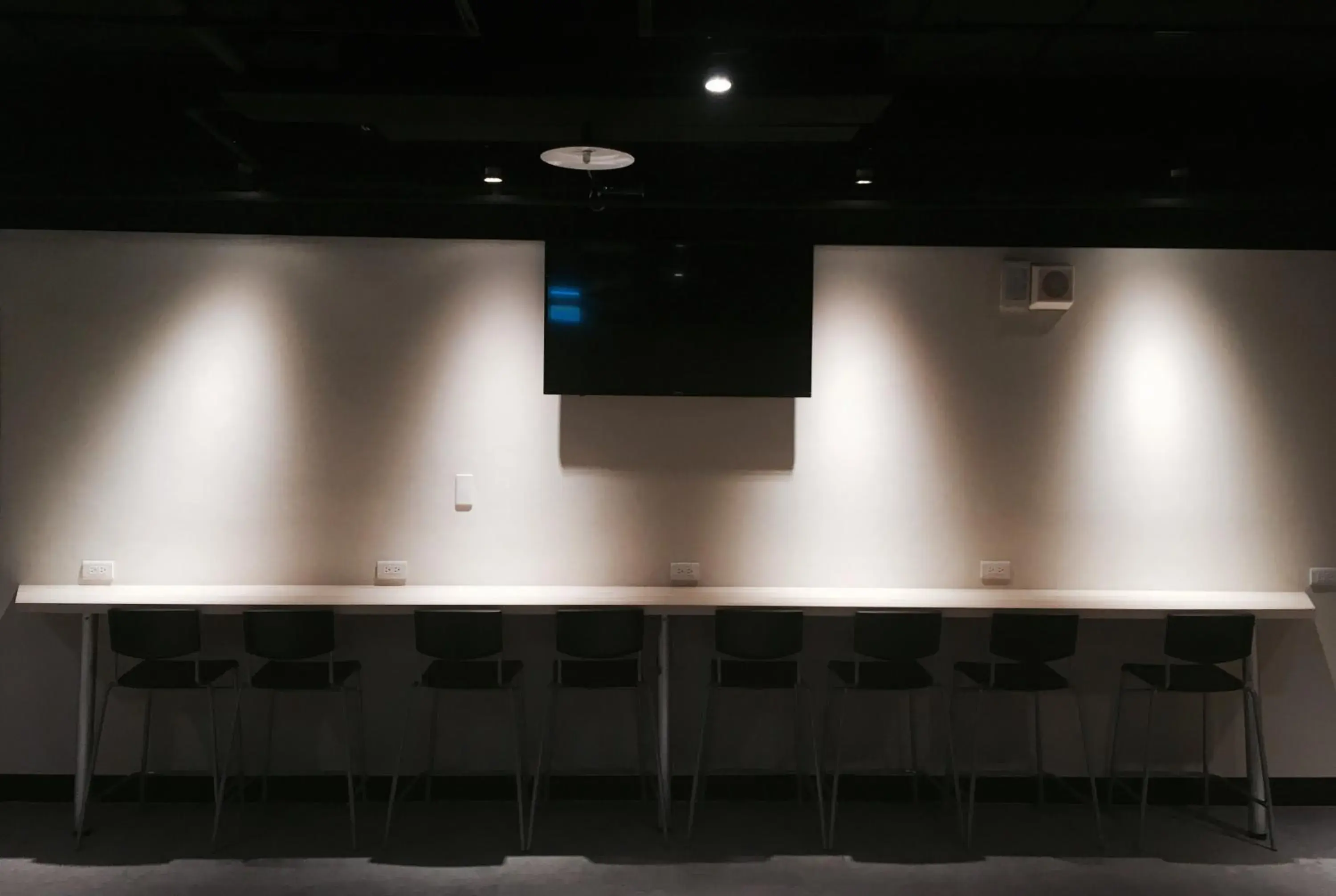 Communal lounge/ TV room in Cavemen Hostel Taipei Station Youth Branch