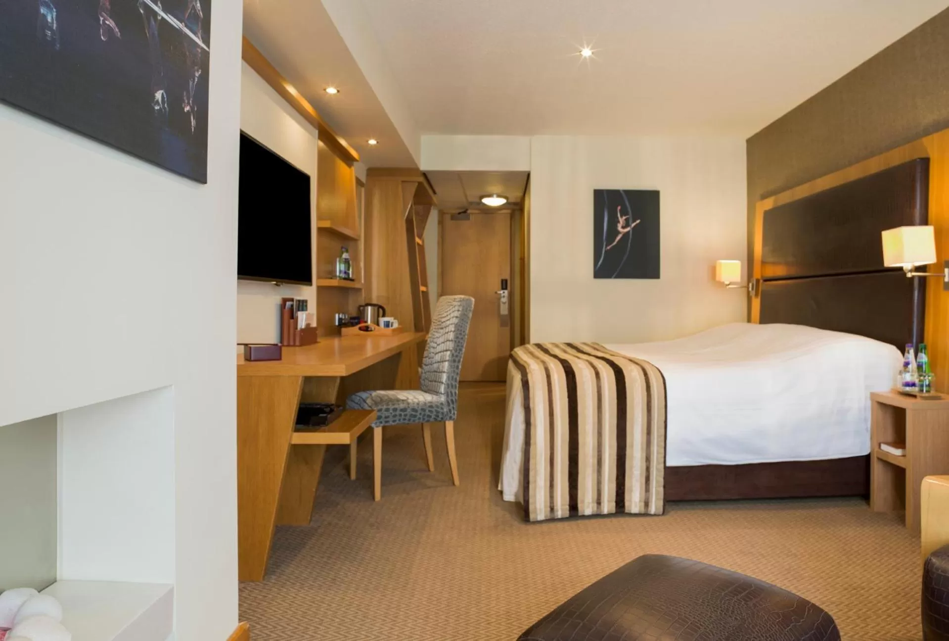 Photo of the whole room, Bed in The Big Blue Hotel - Blackpool Pleasure Beach