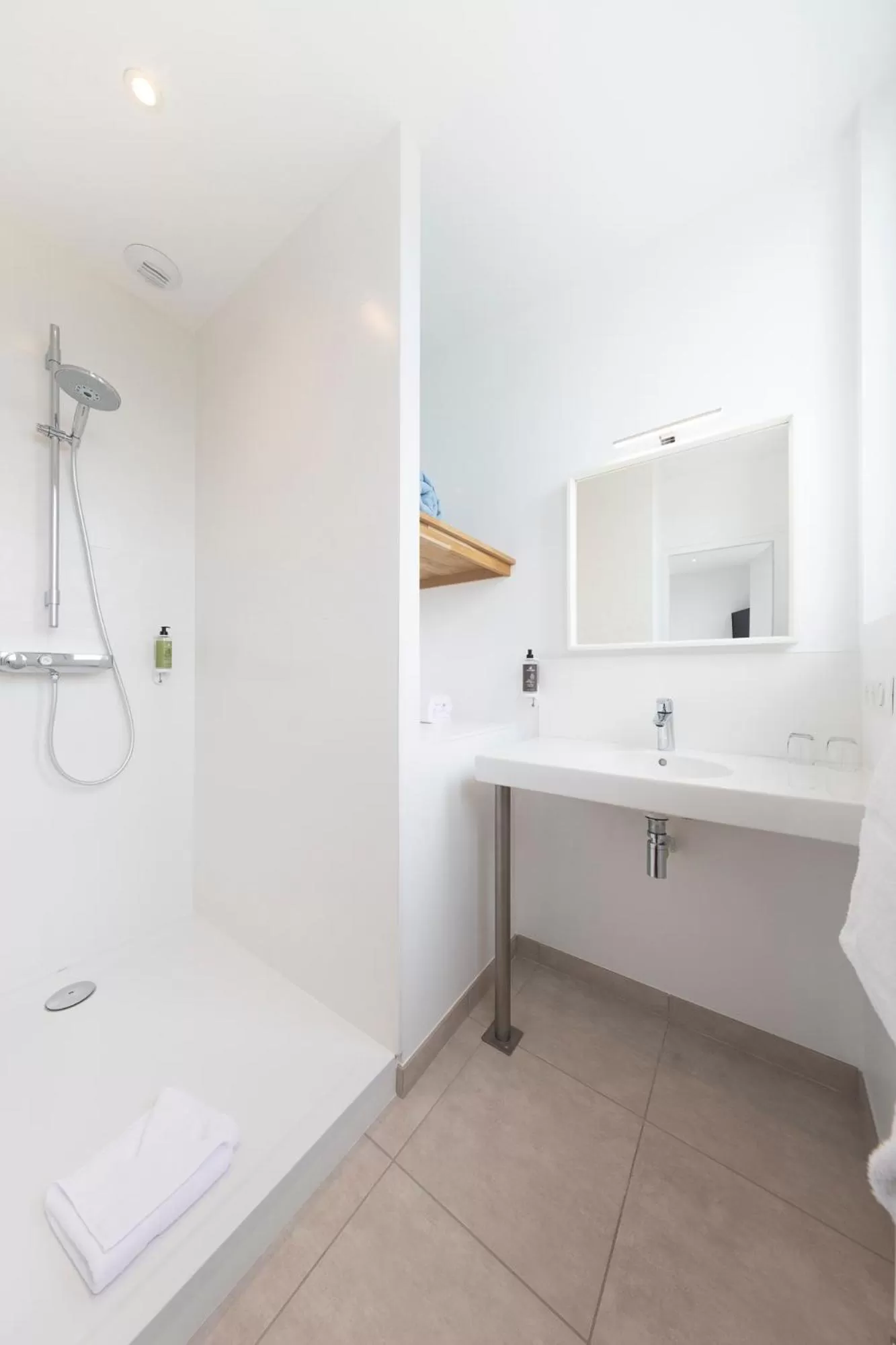 Bathroom in Hotel Restaurant Spa De La Citadelle Lorient