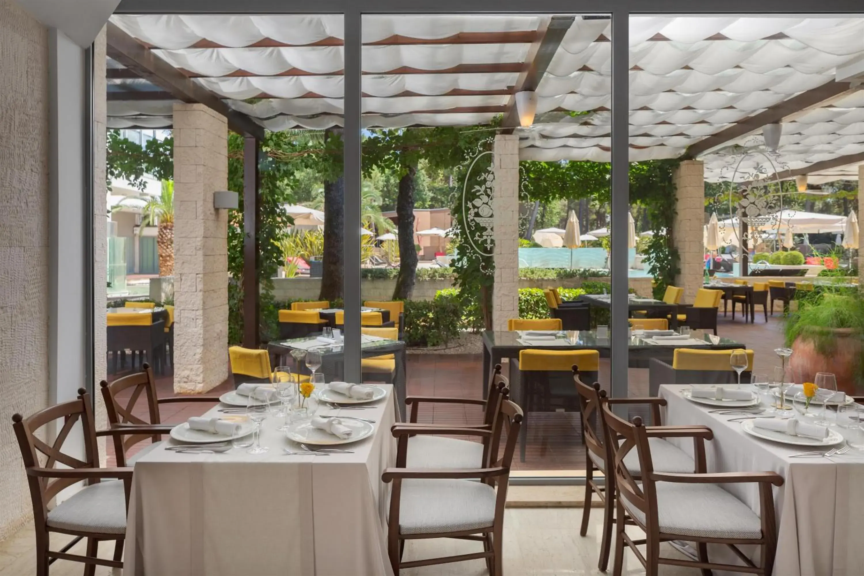 Restaurant/Places to Eat in Hotel Melia Coral for Plava Laguna