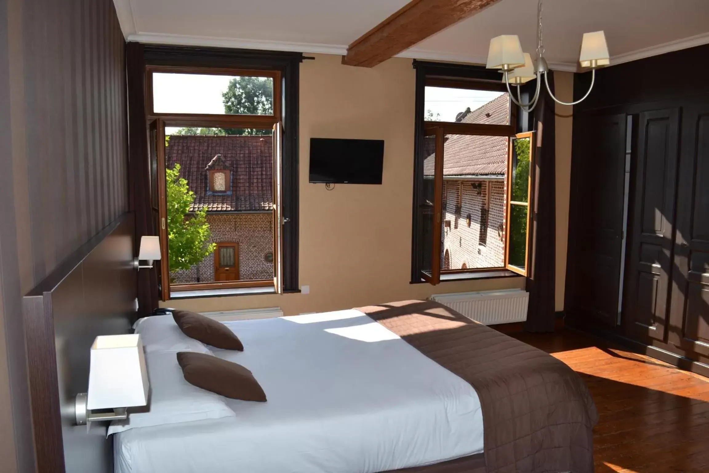 Triple Room in Le Domaine des Cigognes Triple Room in Le Domaine des Cigognes