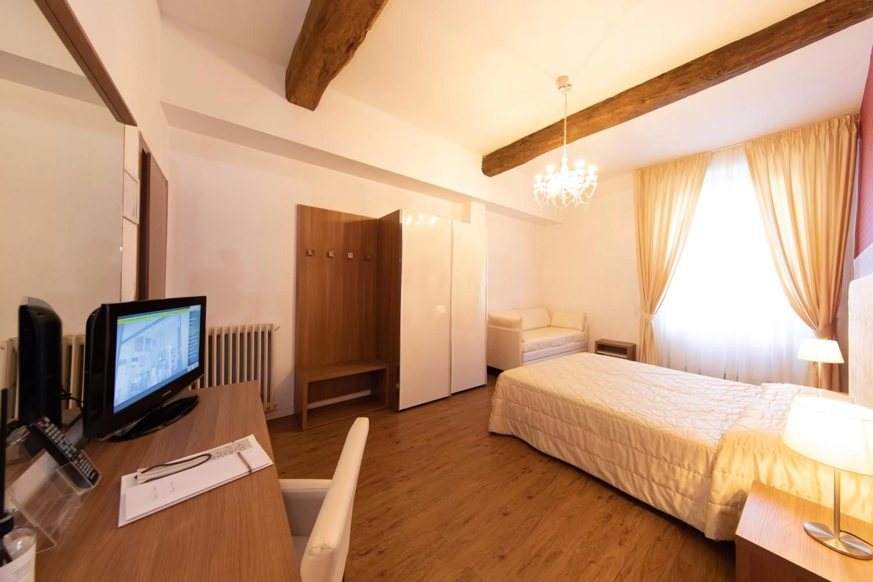 Triple Room in Albergo Rossini 1936 - Small & Charming