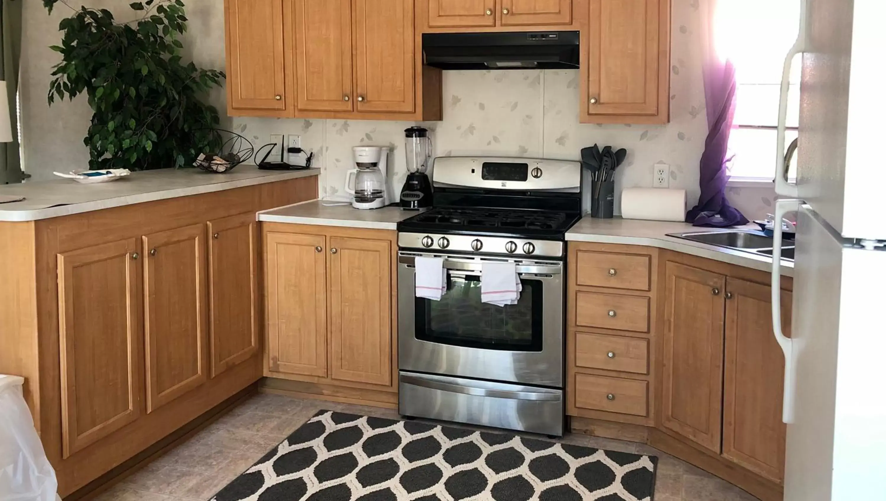 Kitchen or kitchenette, Kitchen/Kitchenette in Ticaboo Lodge Lake Powell