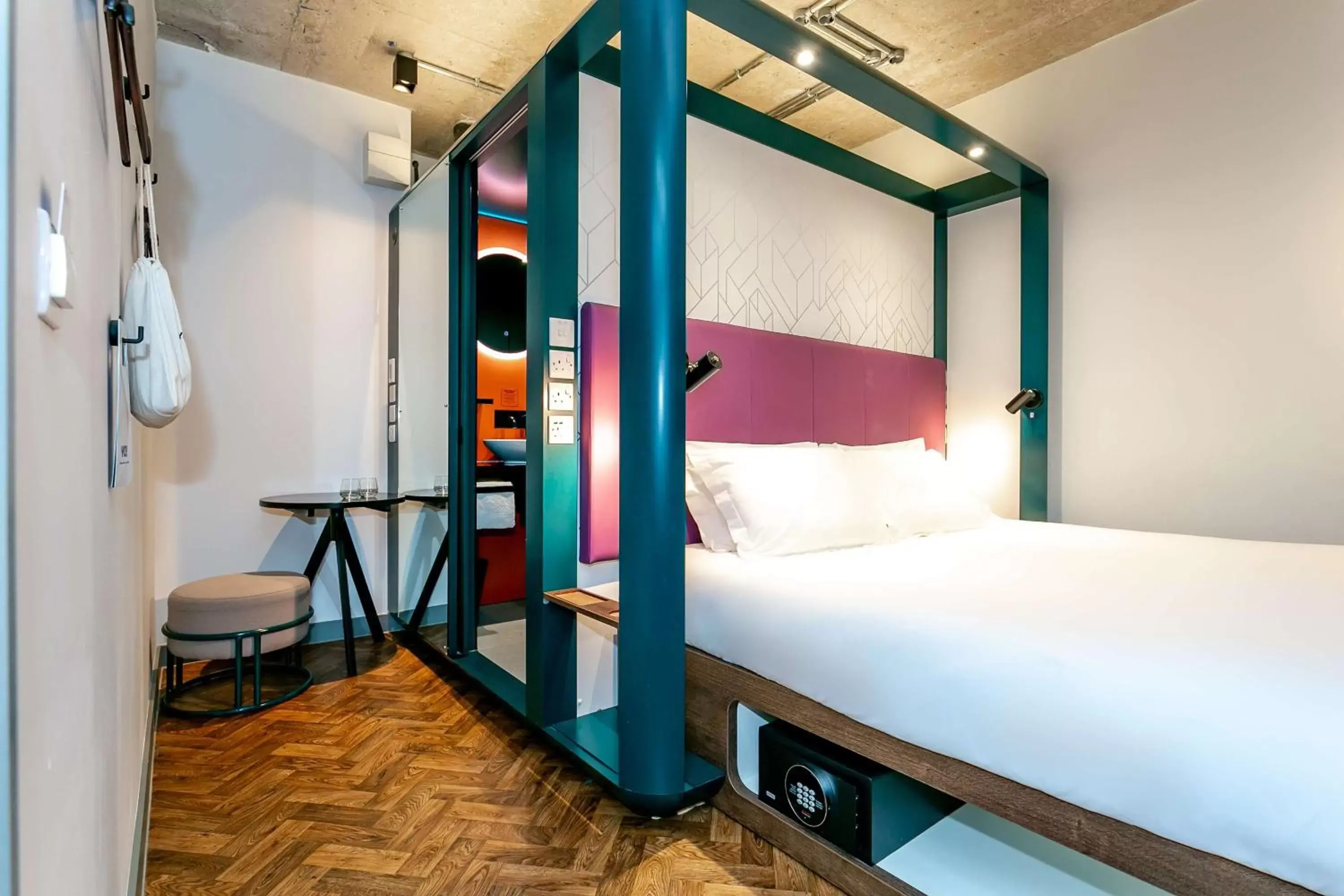 Bedroom, Bed in YOTEL Manchester Deansgate