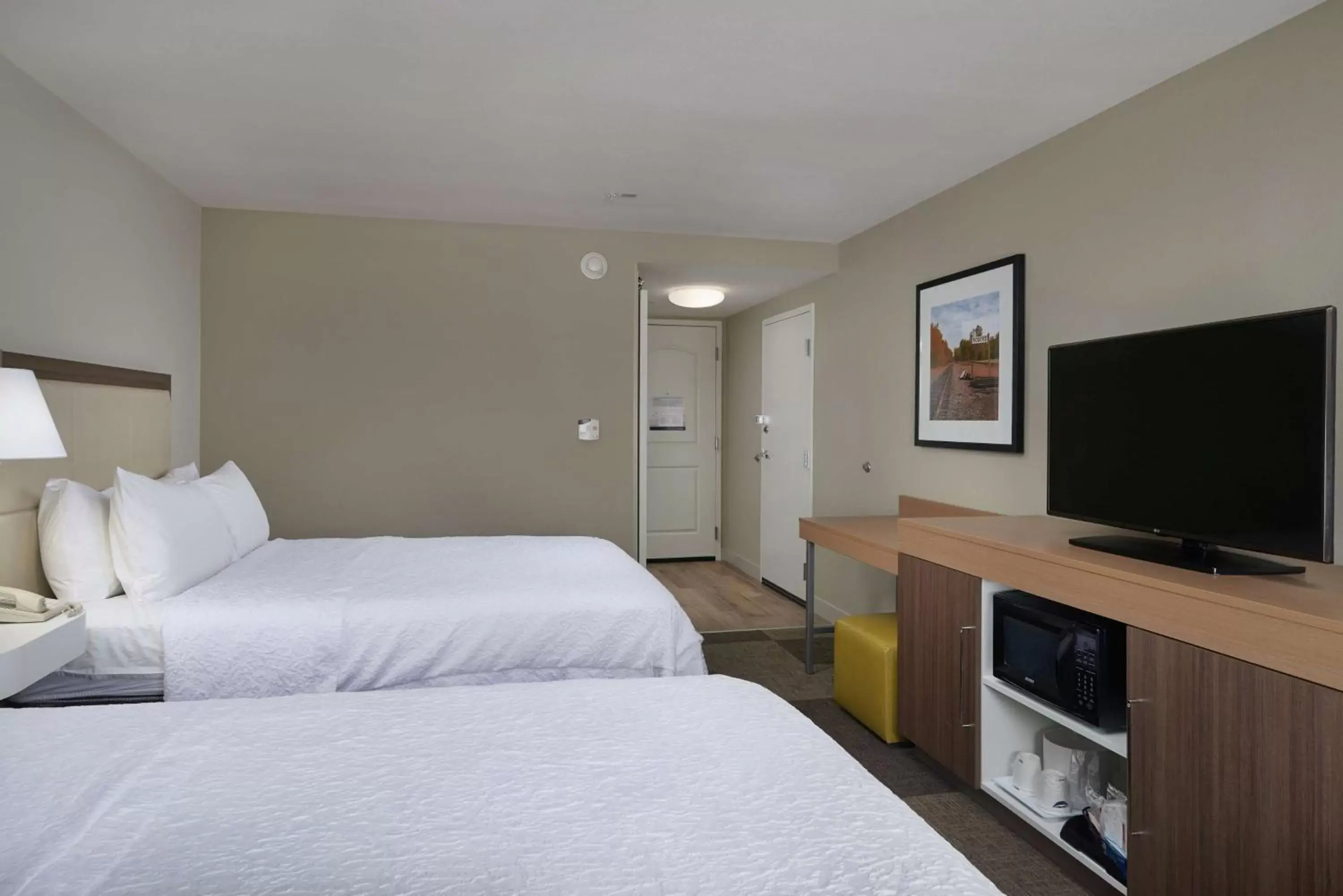 Bedroom, Bed in Hampton Inn & Suites Rogers
