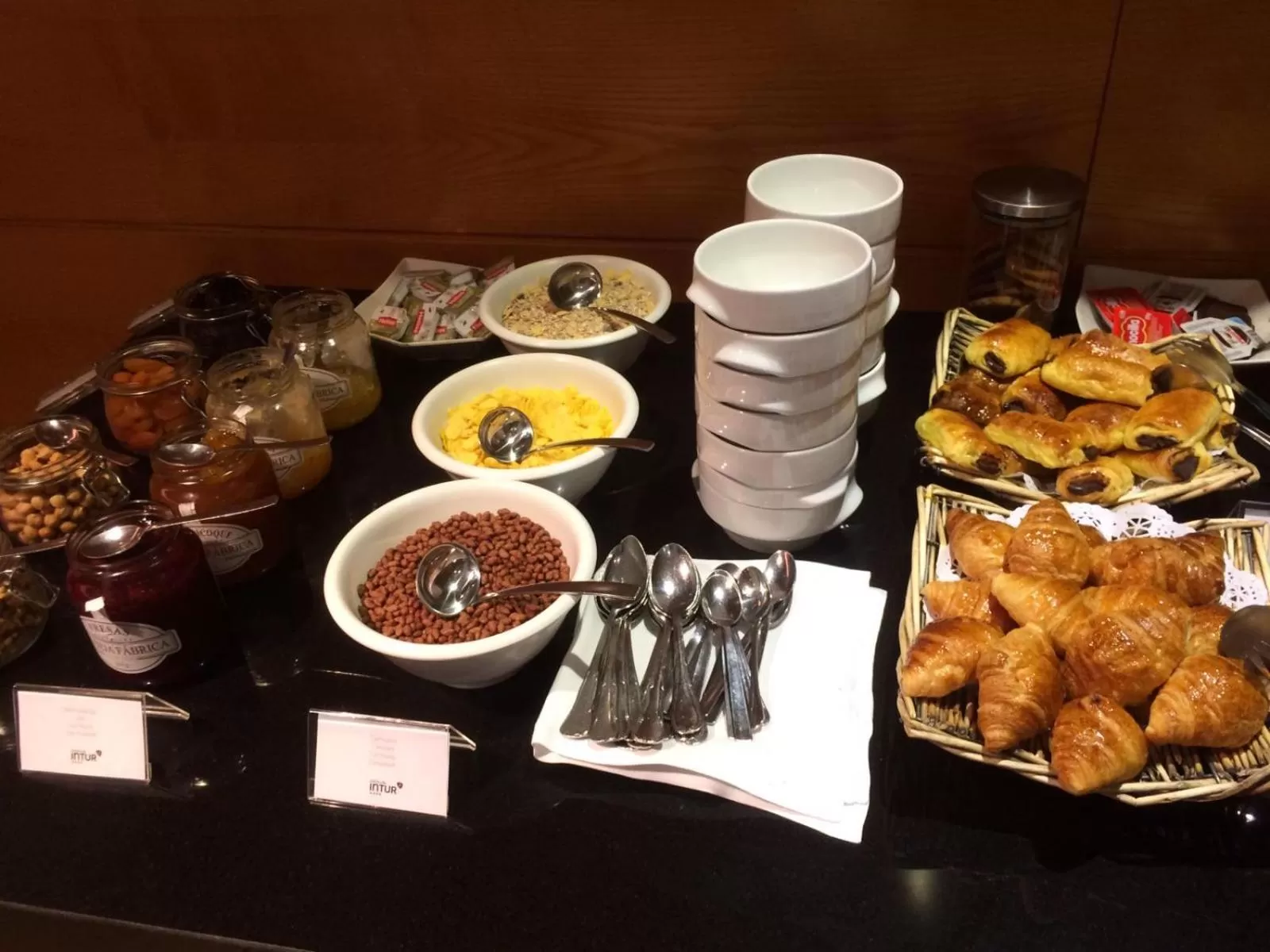 Buffet breakfast in Intur Castellon