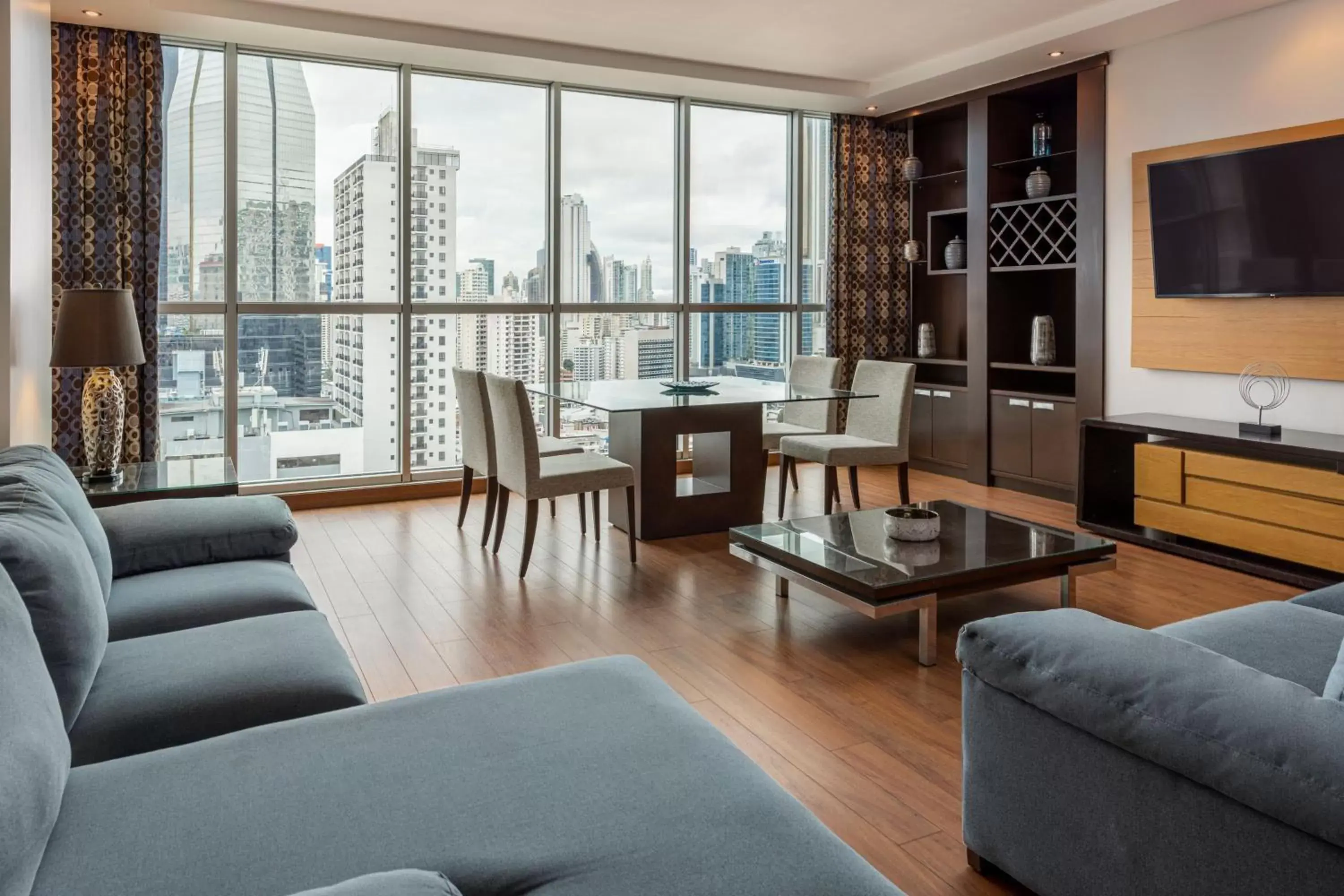 Living room, Seating Area in Marriott Executive Apartments Panama City, Finisterre