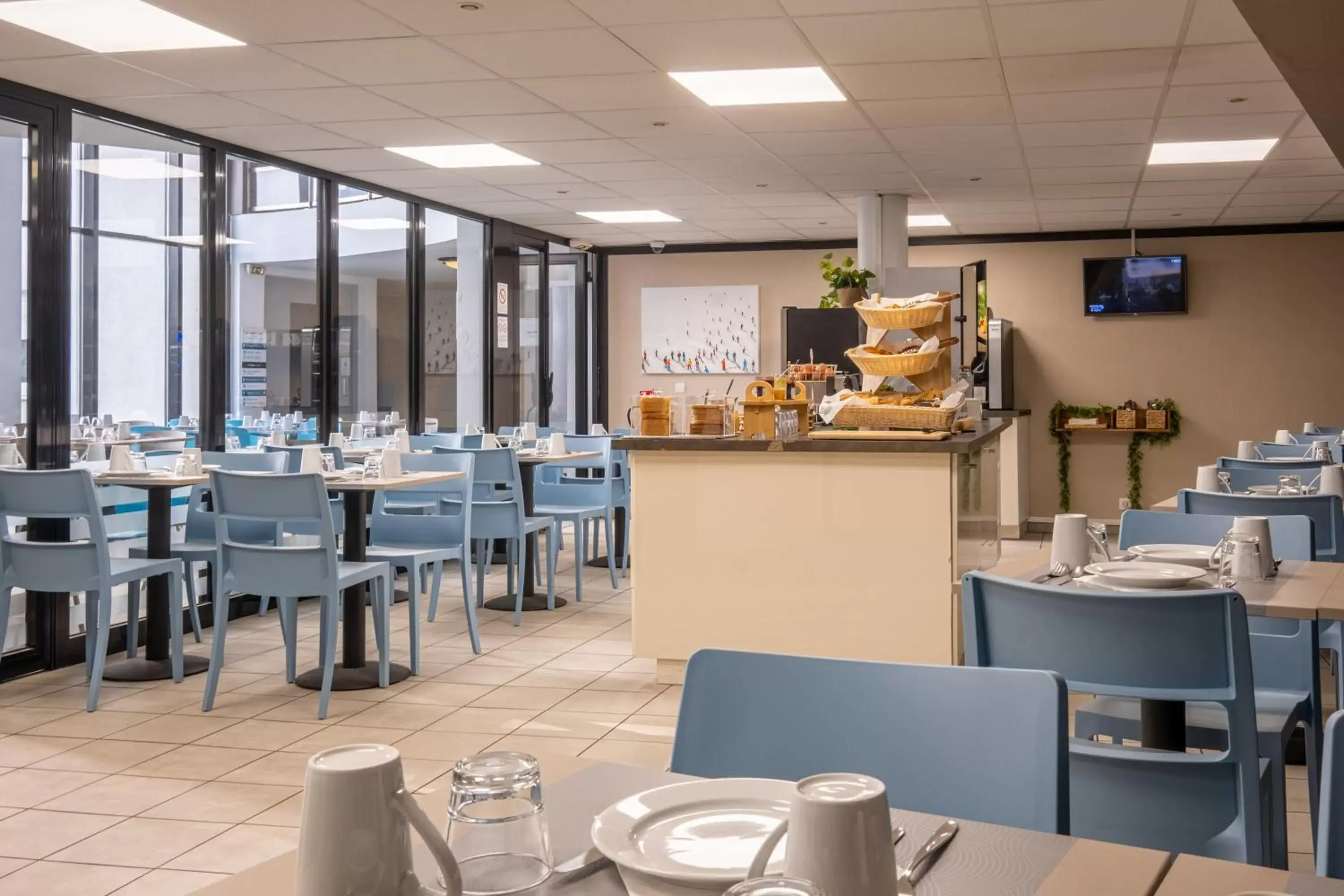 Breakfast, Restaurant/Places to Eat in Zenitude Hôtel-Résidences Les Hauts d'Annecy