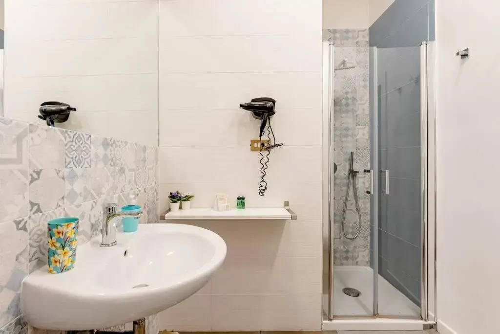 Shower, Bathroom in La Casa Del Sole A Mergellina