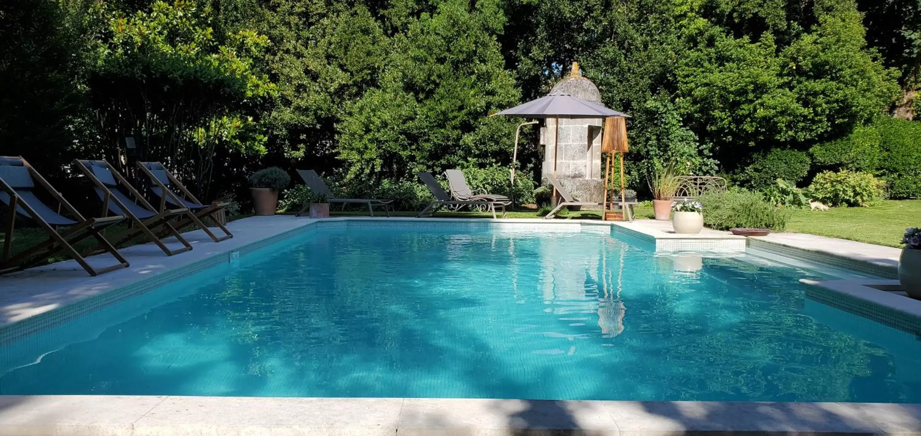 Garden, Swimming Pool in Logis des Tourelles