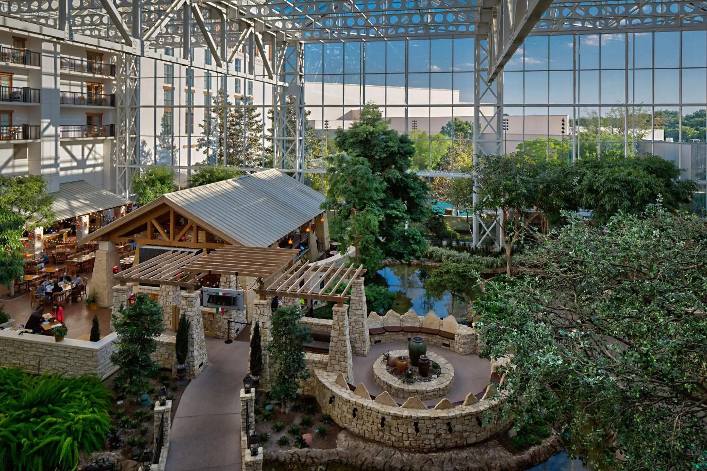 Photo of the whole room, Bird's-eye View in Gaylord Texan Resort and Convention Center