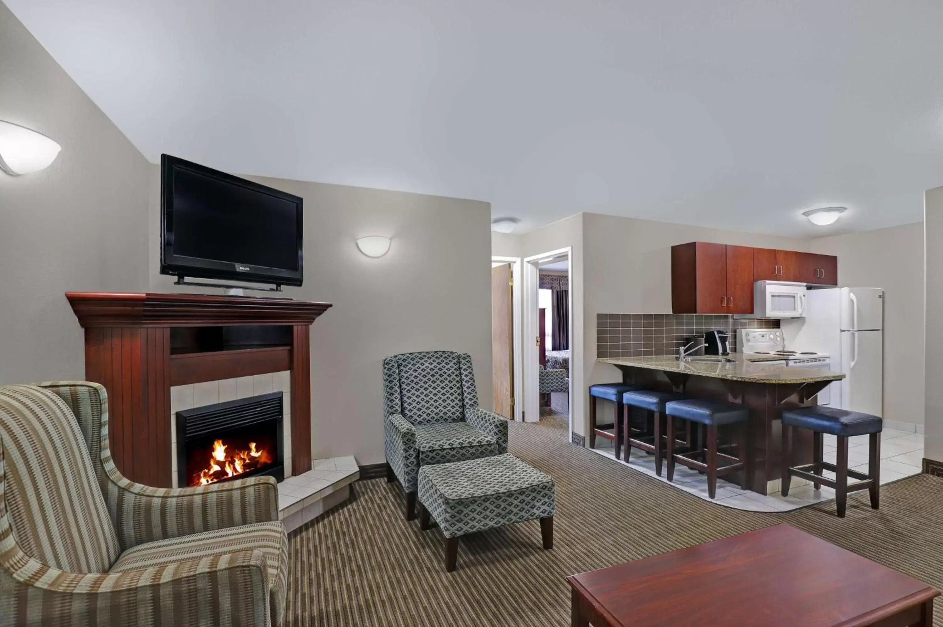 Photo of the whole room, TV/Entertainment Center in SureStay Plus Hotel by Best Western Drumheller
