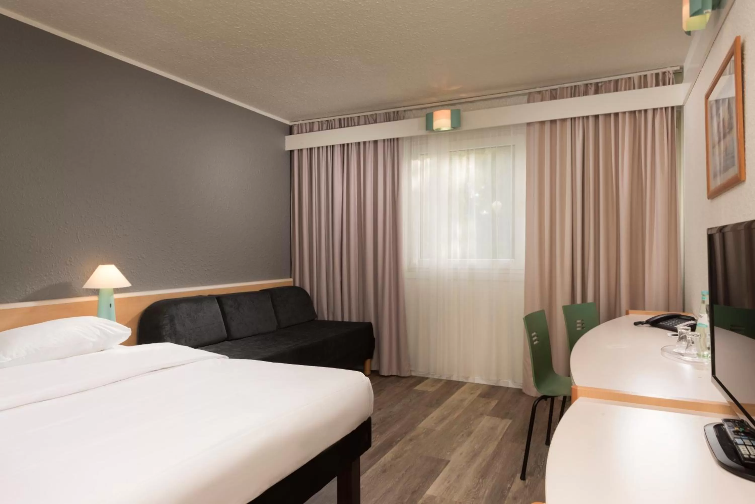 Photo of the whole room in ibis Dortmund West