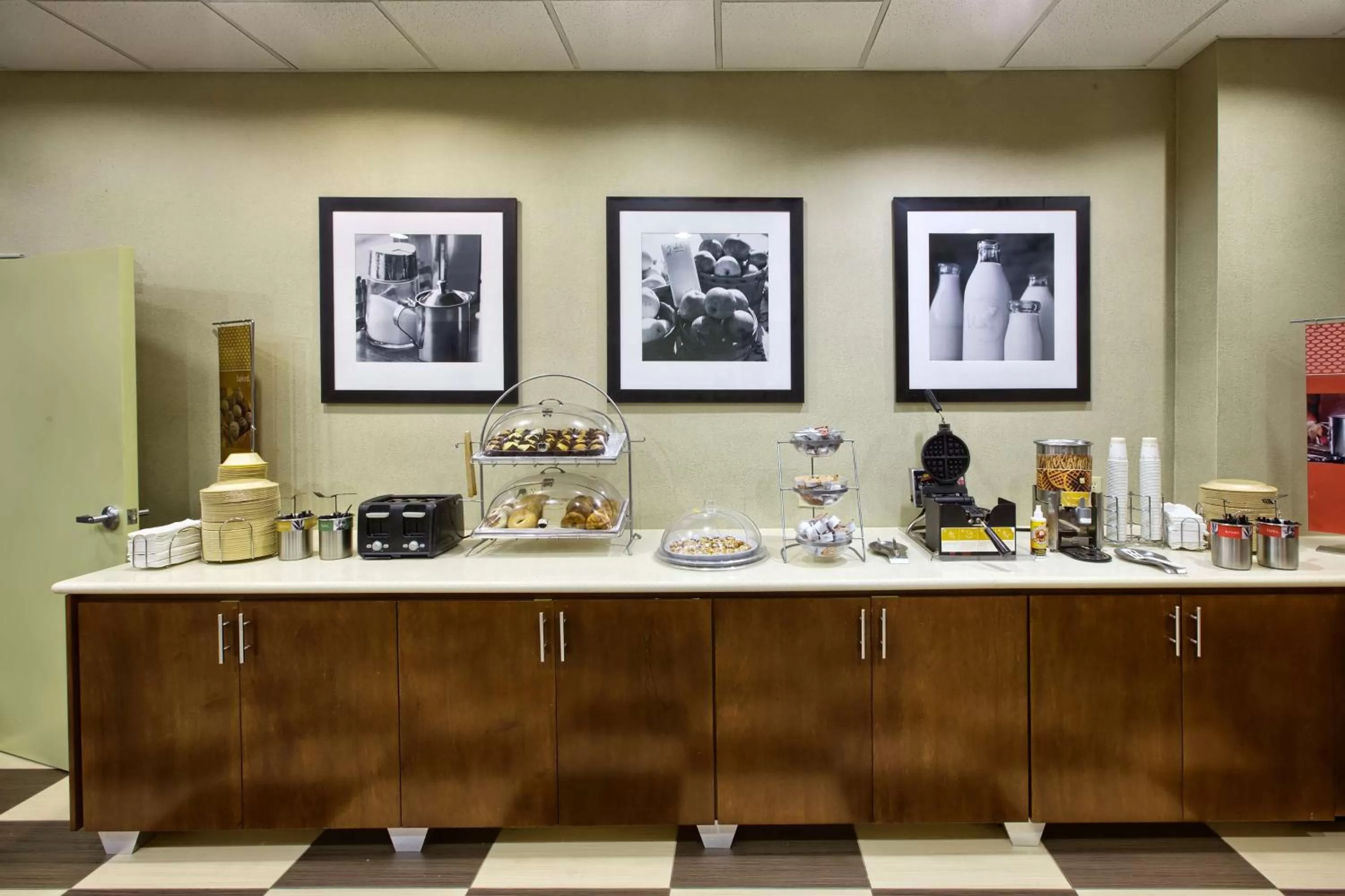 Dining area in Hampton Inn & Suites Houston Rosenberg