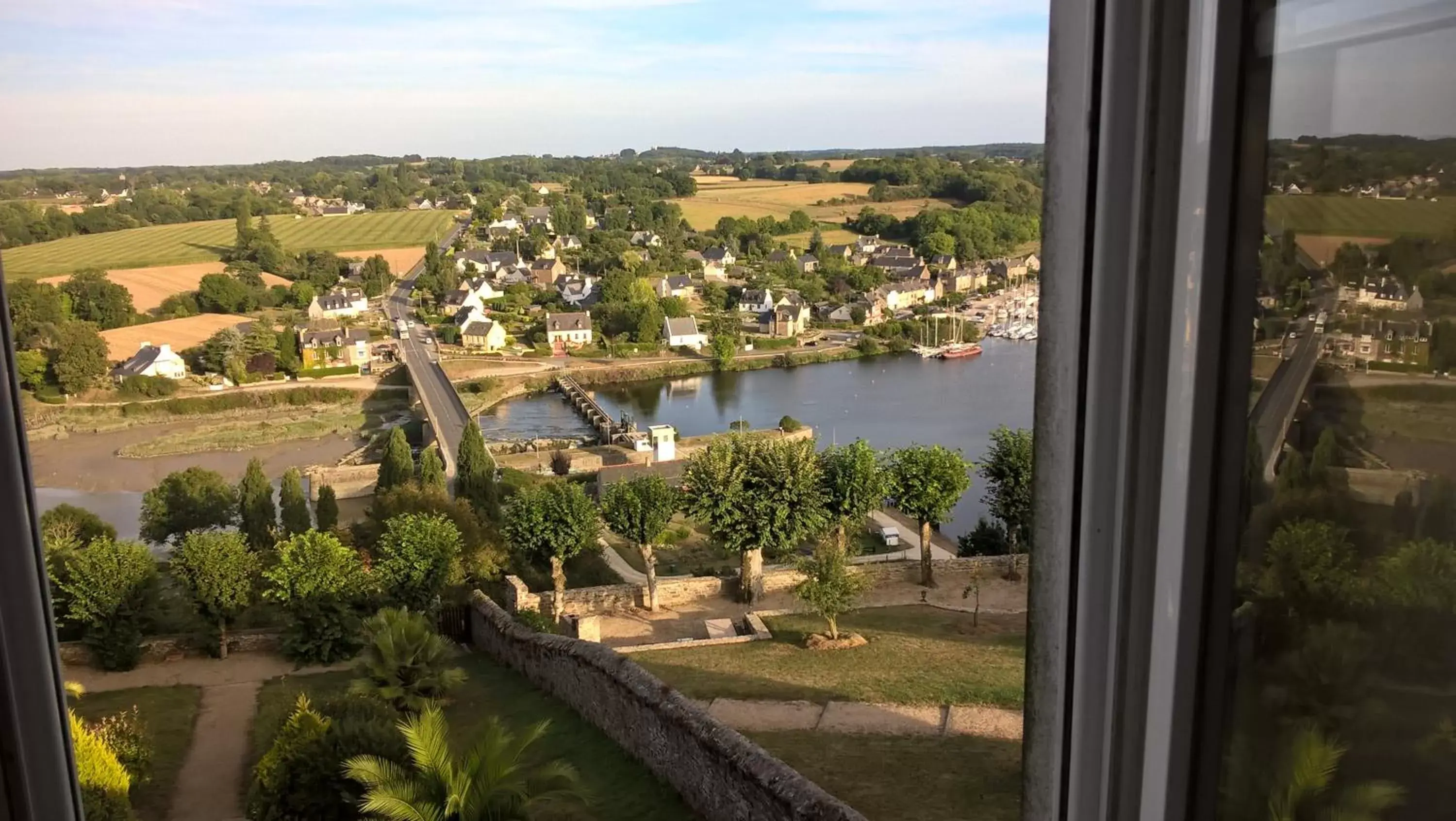 River view in Vue sur la Rance