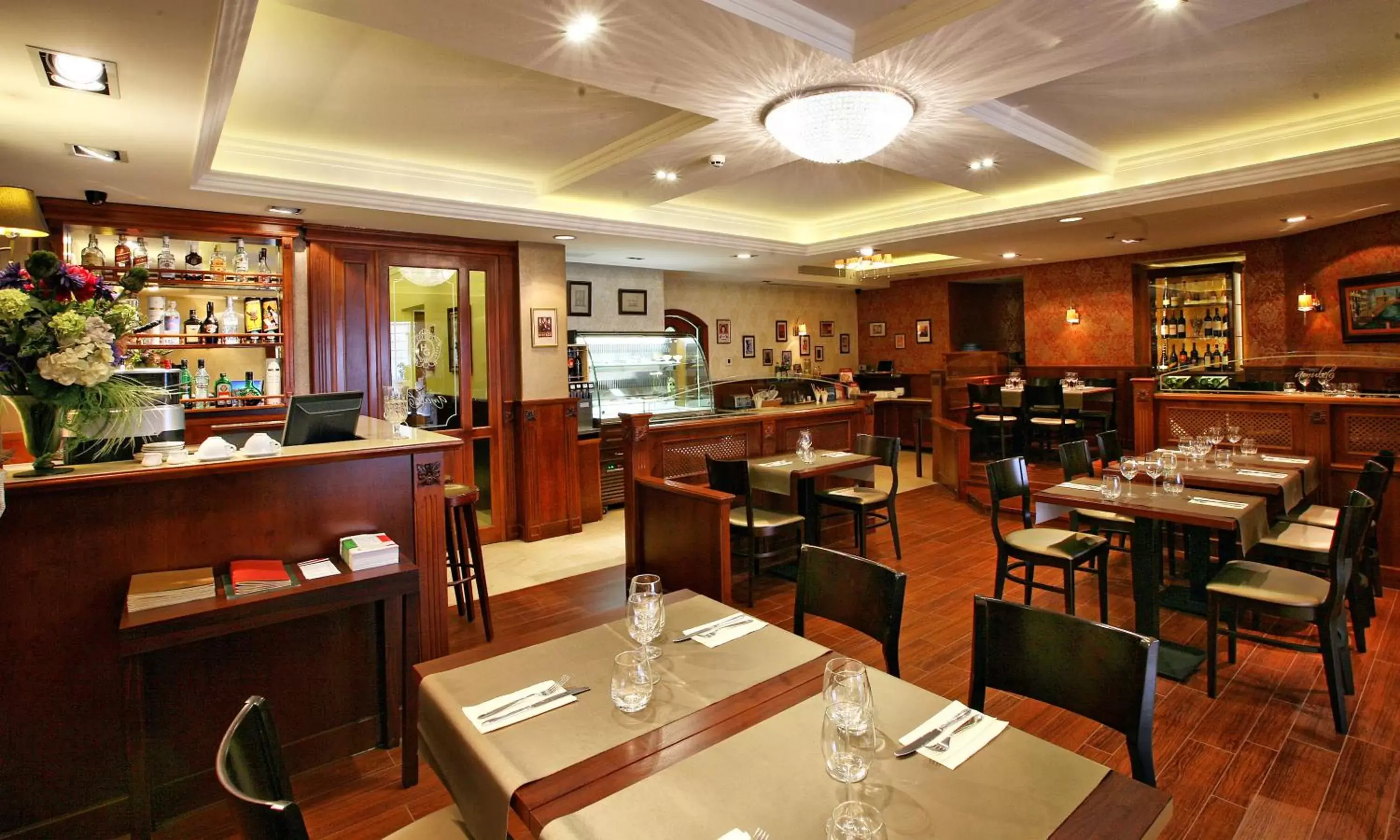 Restaurant/Places to Eat in Gold Hotel Budapest