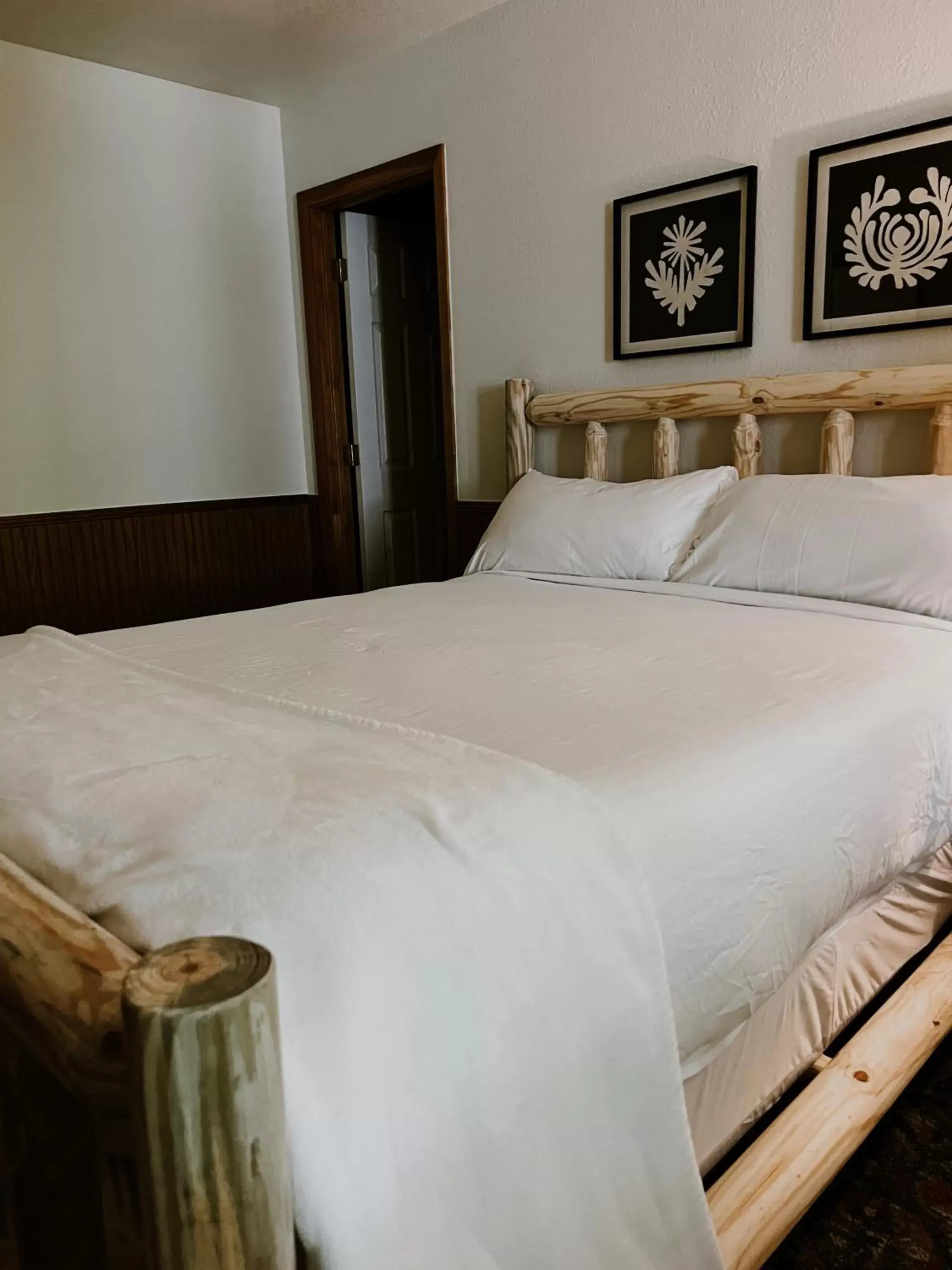 Bed in Sylvan Valley Lodge and Cellars