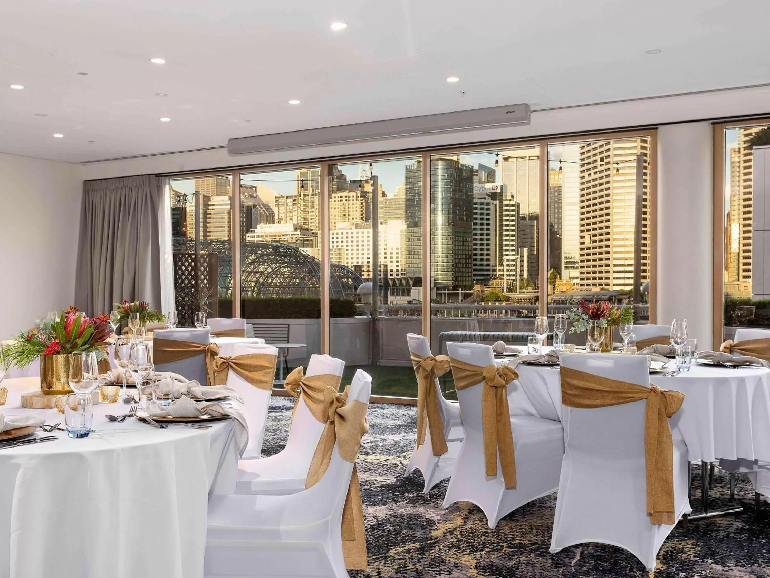 Meeting/conference room, Restaurant/Places to Eat in Novotel Sydney Darling Harbour