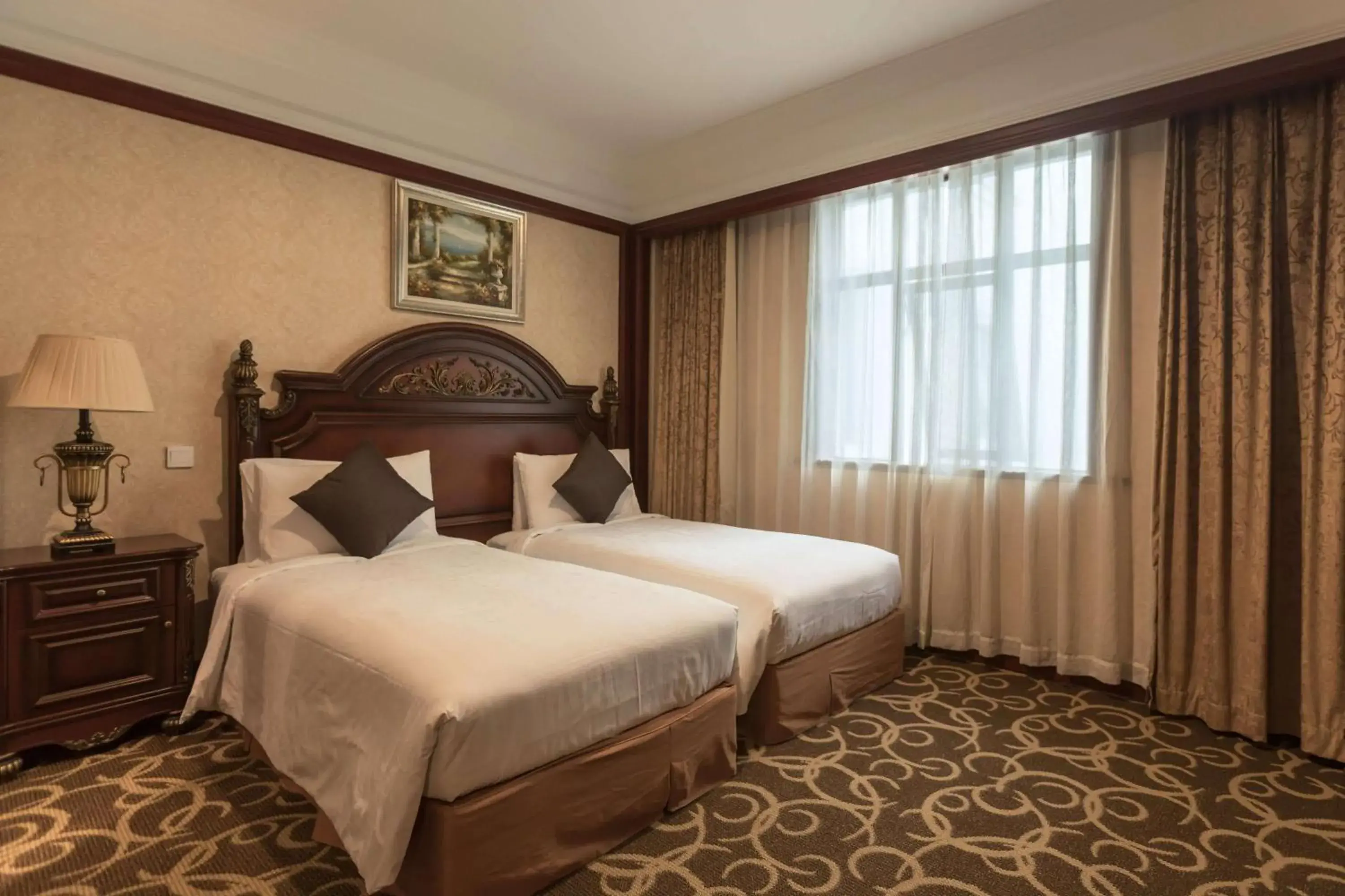 Photo of the whole room, Bed in Wyndham Shanghai Hongqiao