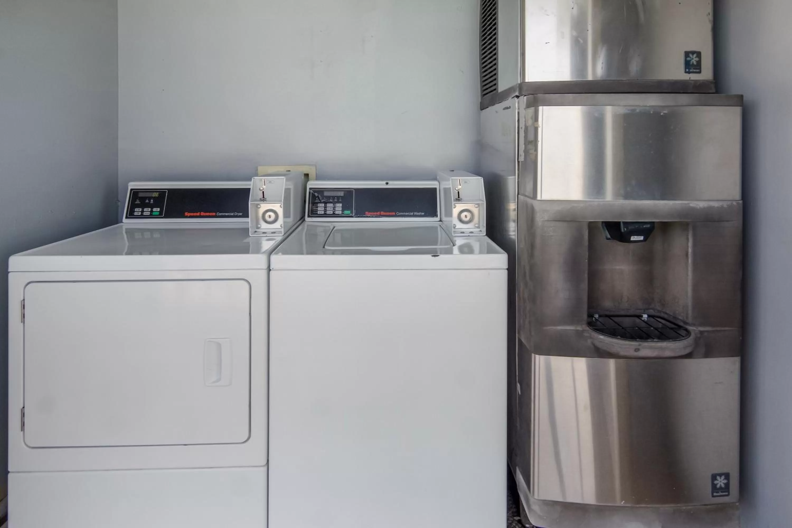 laundry in Econo Lodge Waco North I-35