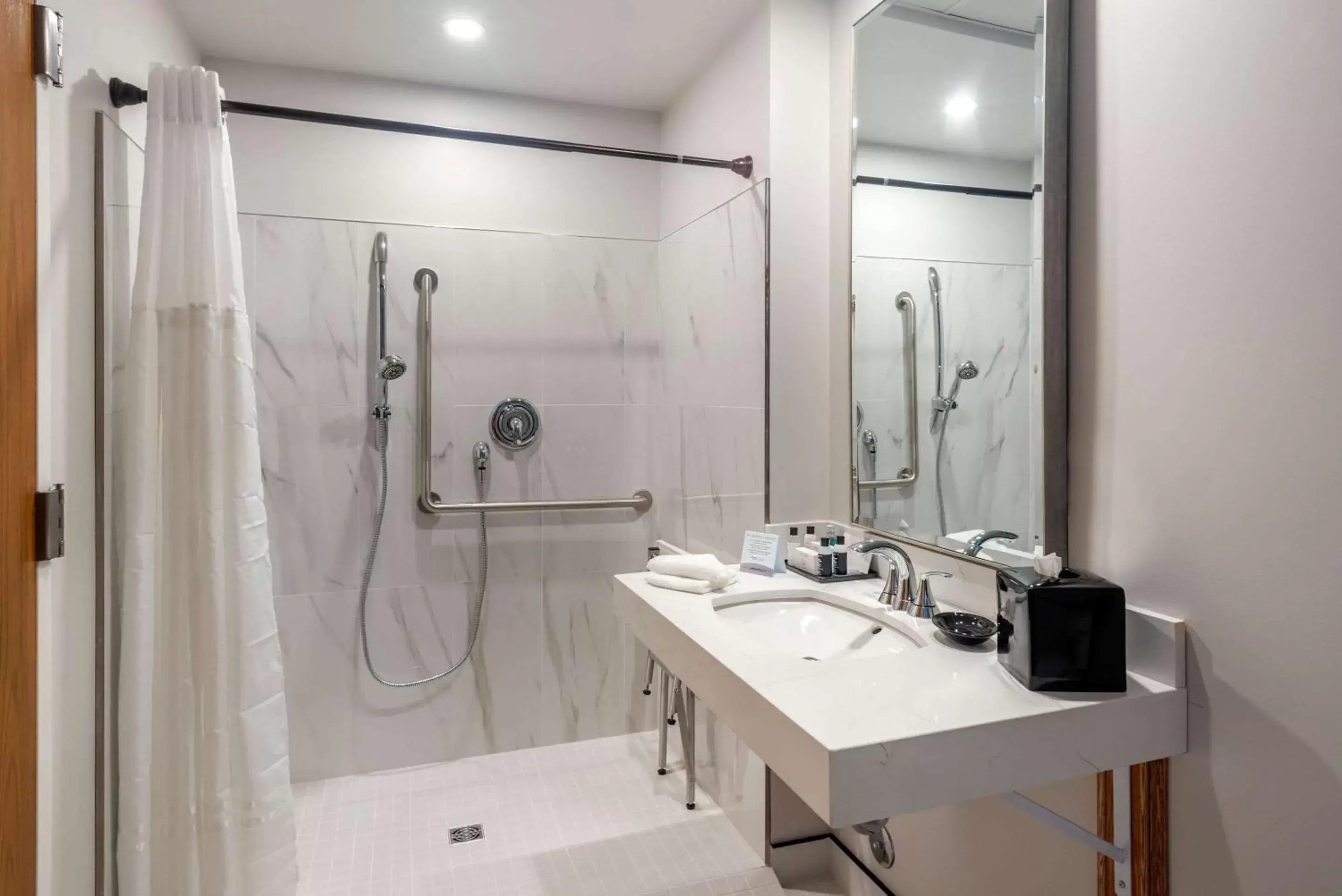 Bathroom in The Courthouse Hotel, Ascend Hotel Collection