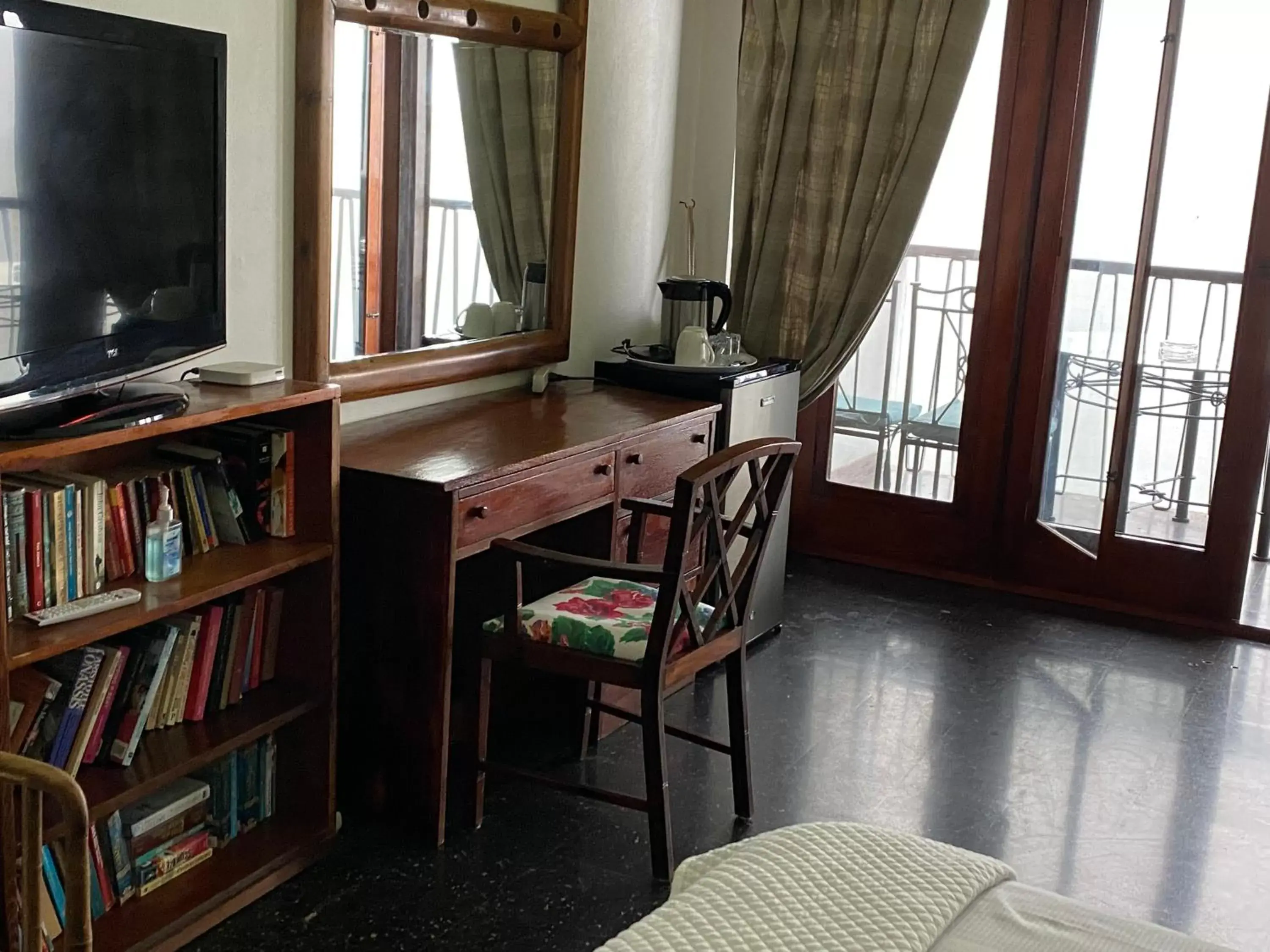 TV and multimedia, TV/Entertainment Center in Tranquility Estate