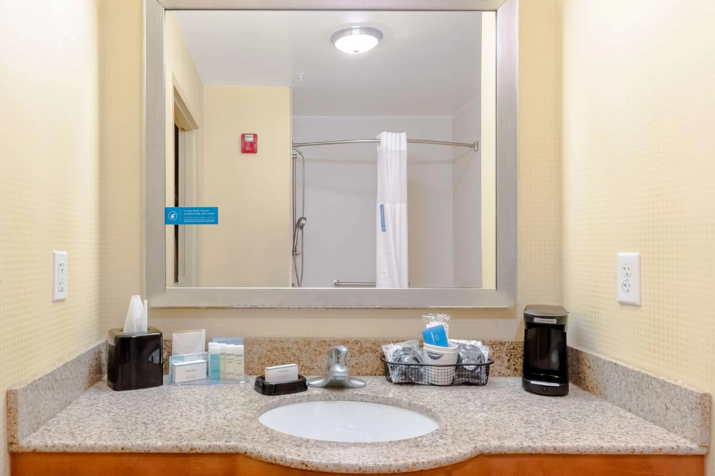 Bathroom in Hampton Inn Ringgold-Ft. Oglethorpe