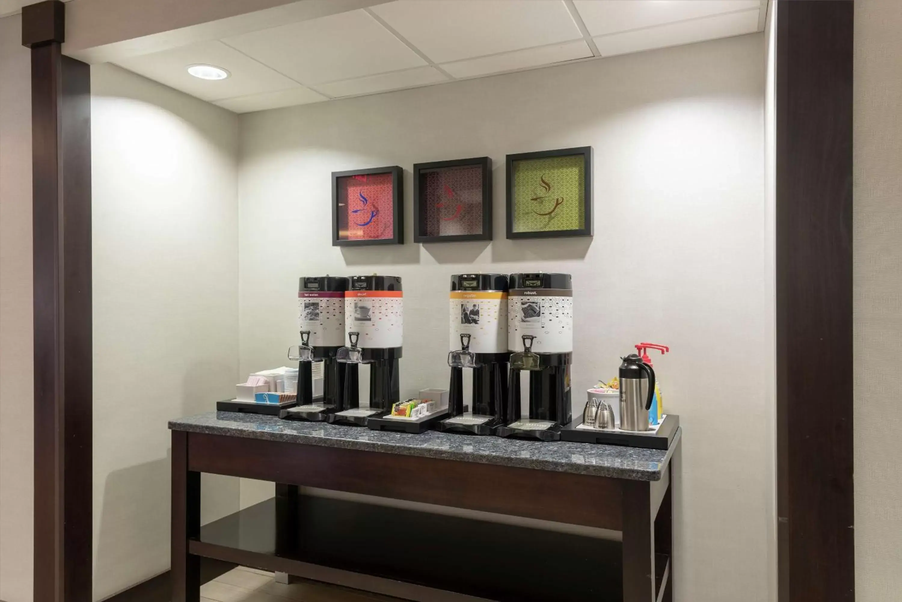 Dining area in Hampton Inn Kent/Akron Area