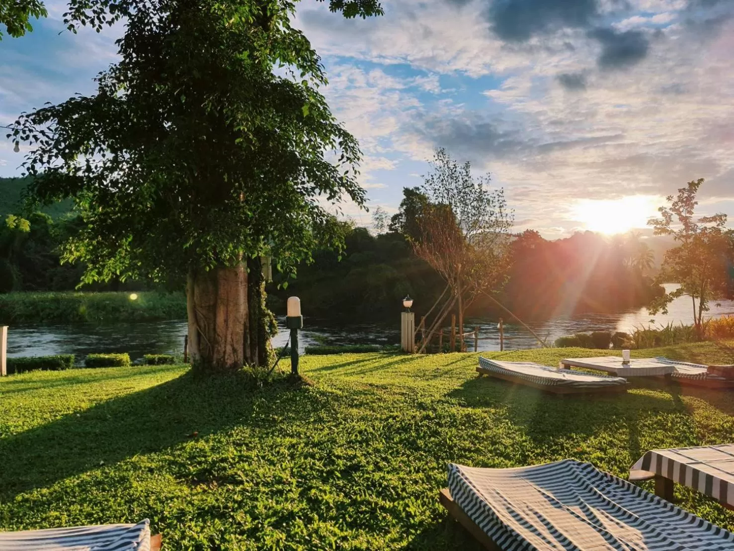 Restaurant/places to eat in Aekpailin River Kwai Resort