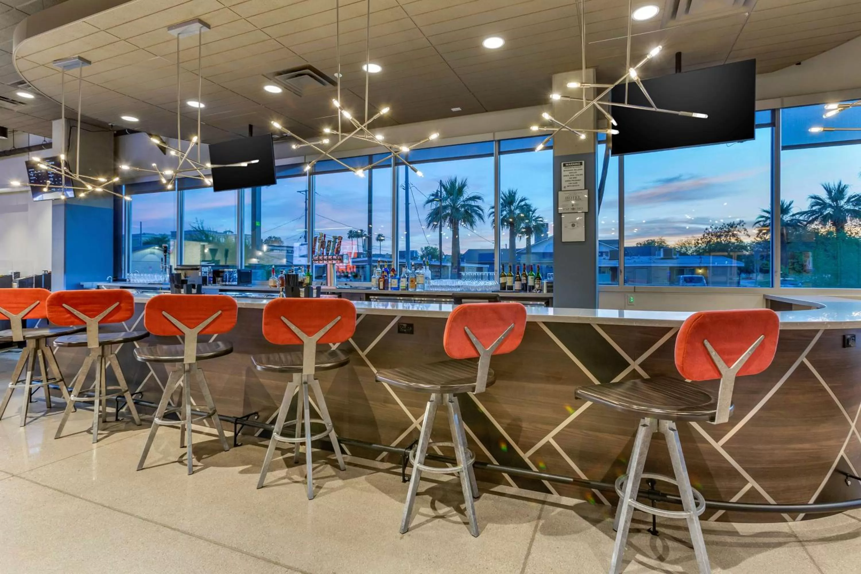 Lounge or bar in Vīb Hotel by Best Western Phoenix - Tempe