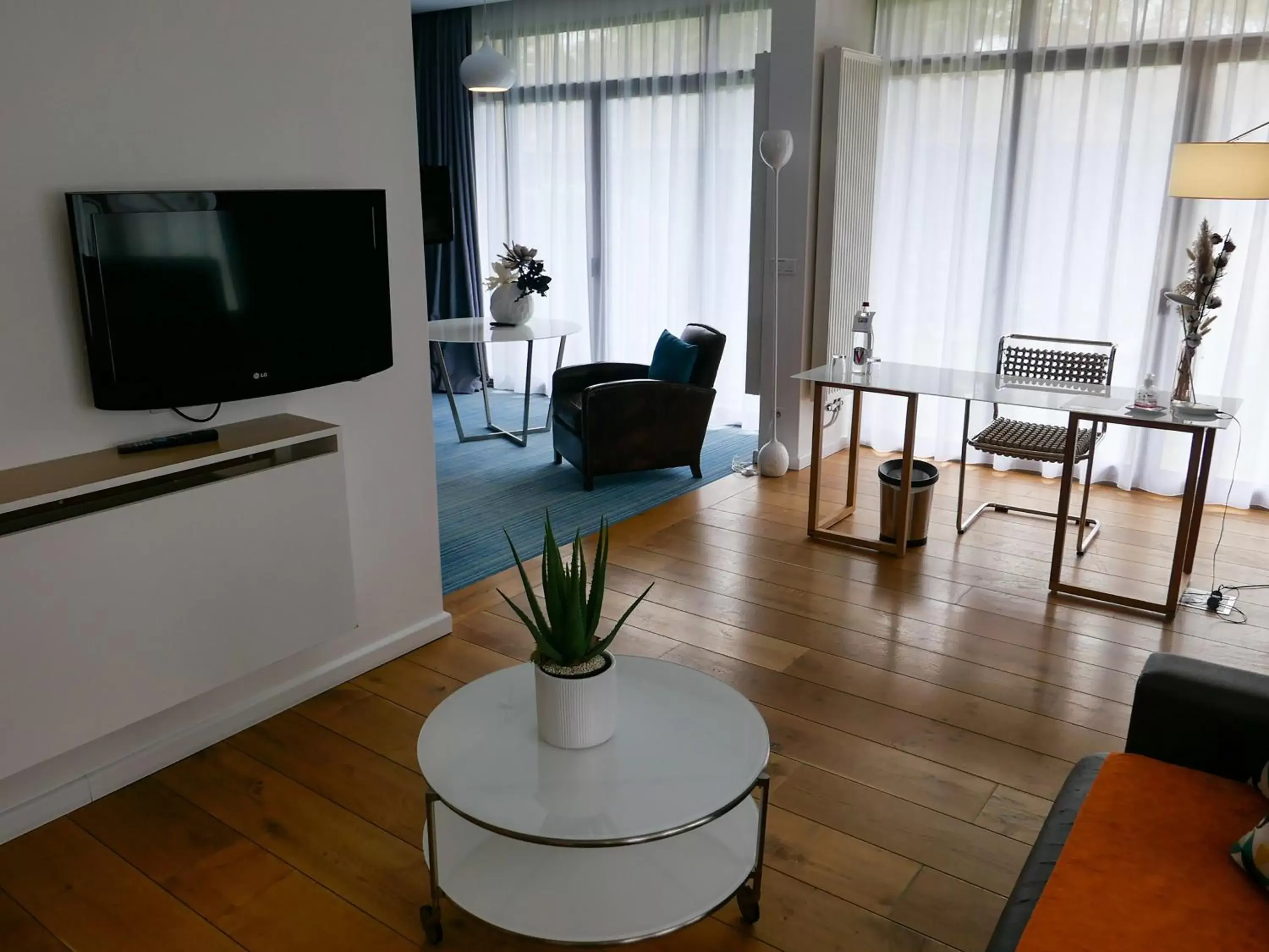 Photo of the whole room, TV/Entertainment Center in Holiday Inn Resort Le Touquet