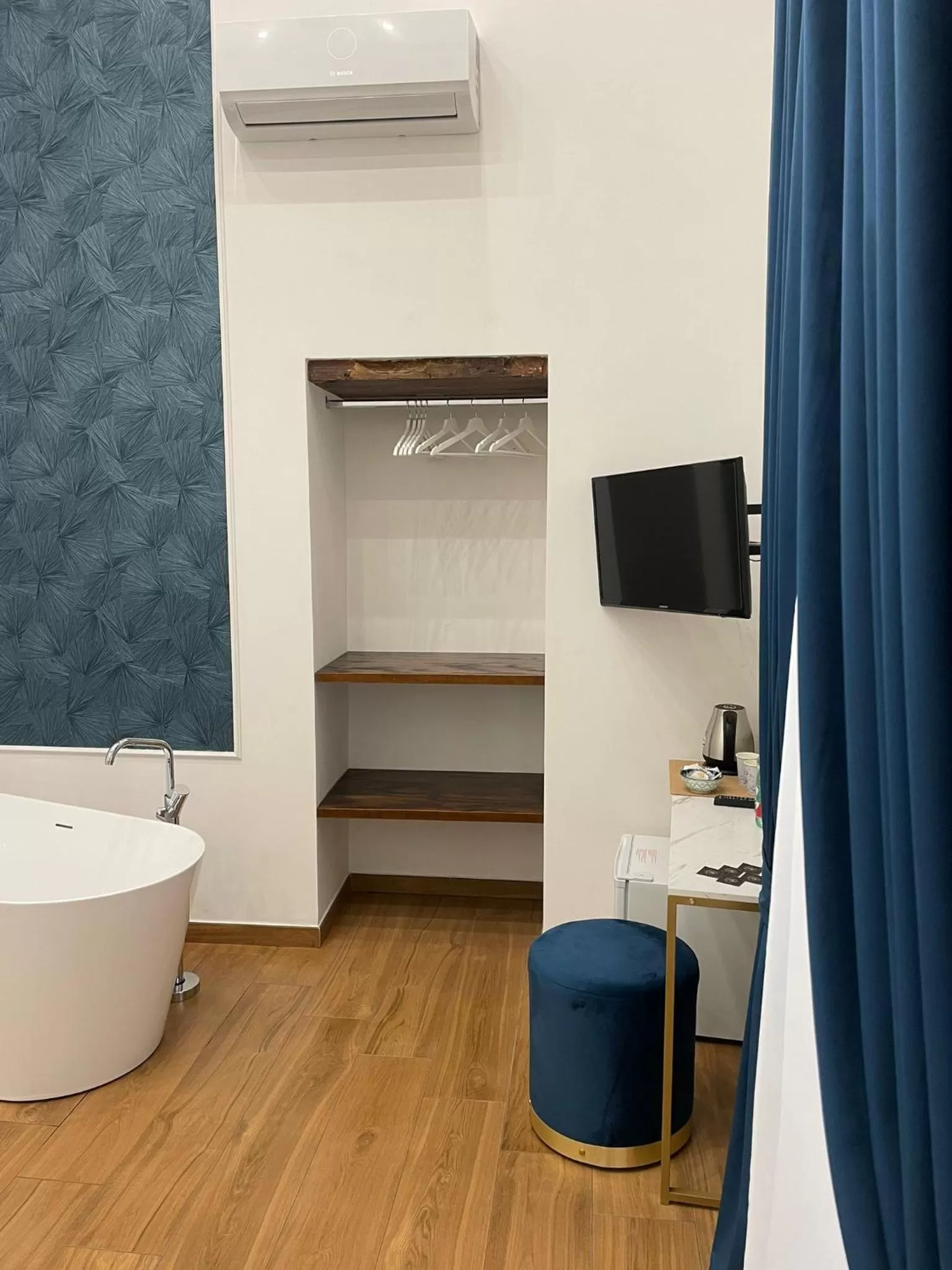 TV and multimedia, TV/Entertainment Center in L'Angolo d'o core