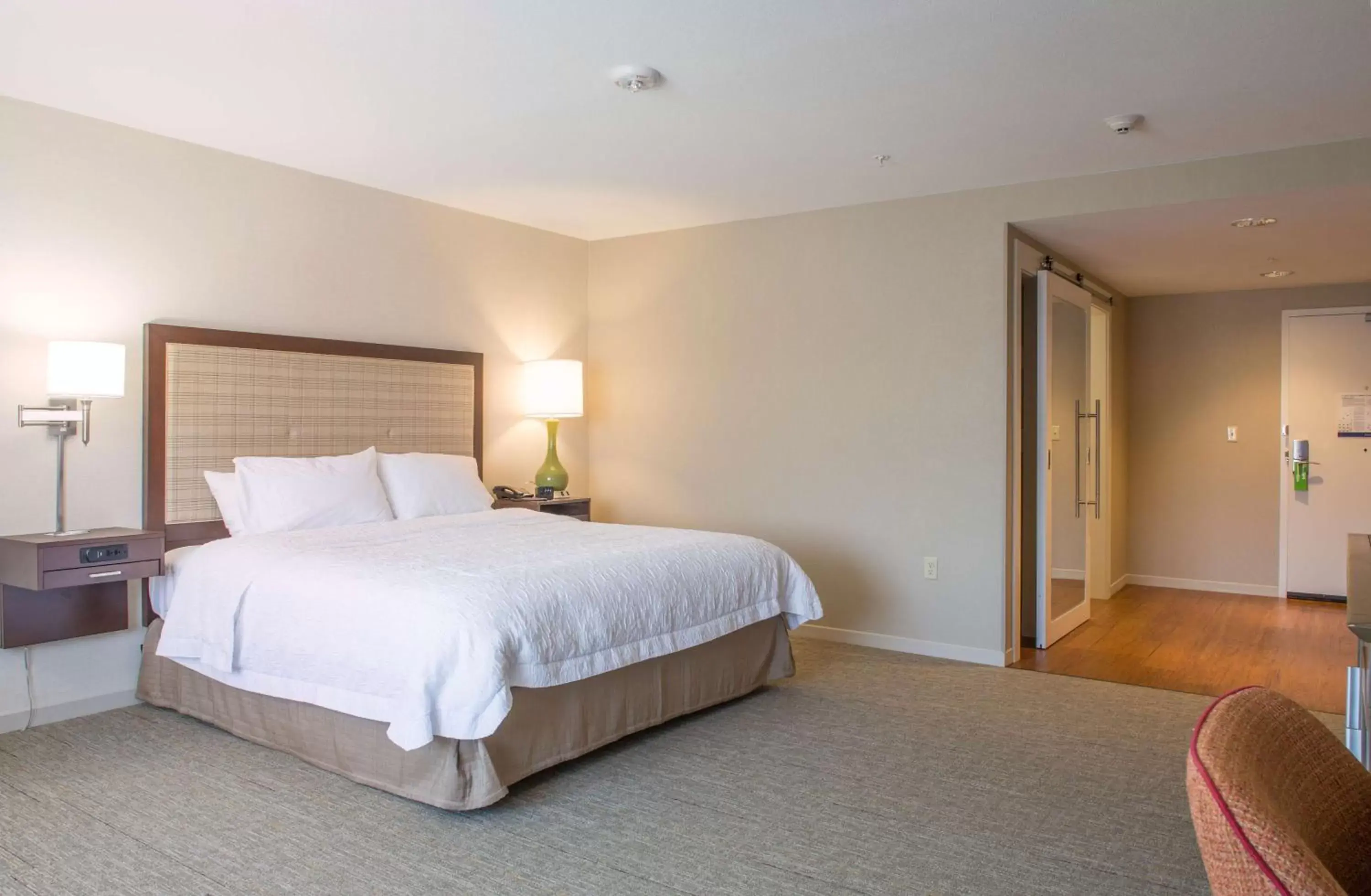 Bed in Hampton Inn & Suites Whitefish